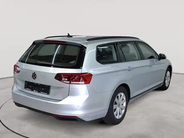 Volkswagen Passat view 4
