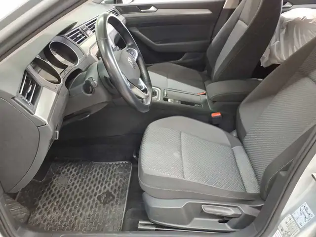 Volkswagen Passat view 7