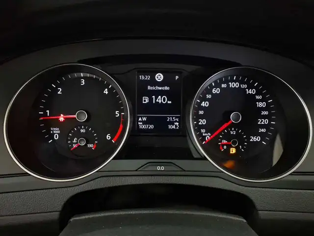 Volkswagen Passat view 11