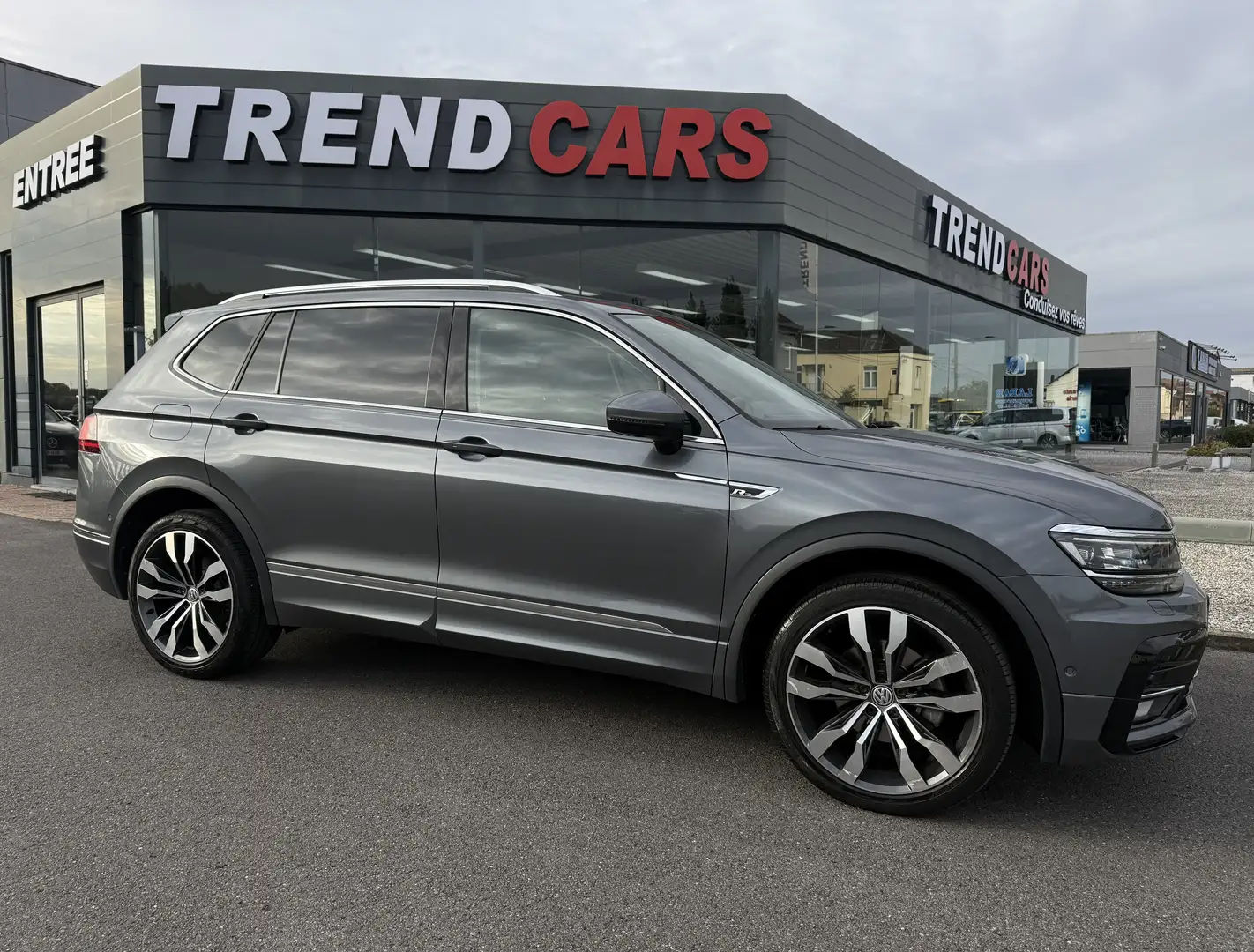 Volkswagen Tiguan ALLSPACE 2.0 TDi DSG PLATINUM R-LINE CAM360 PANO Grijs - 2