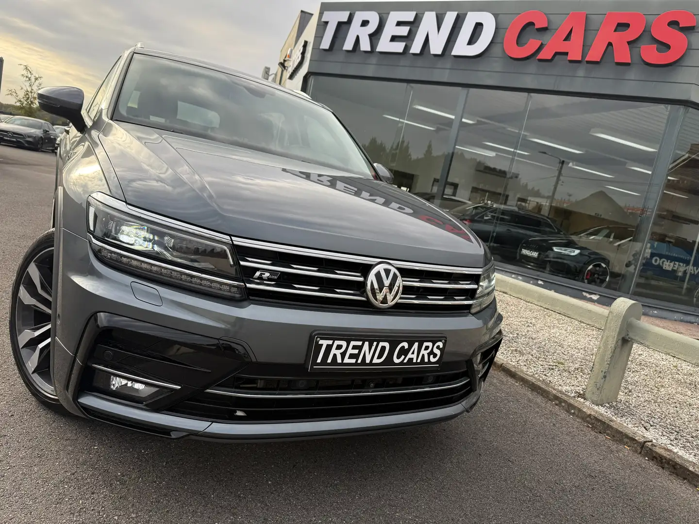 Volkswagen Tiguan ALLSPACE 2.0 TDi DSG PLATINUM R-LINE CAM360 PANO Grijs - 1