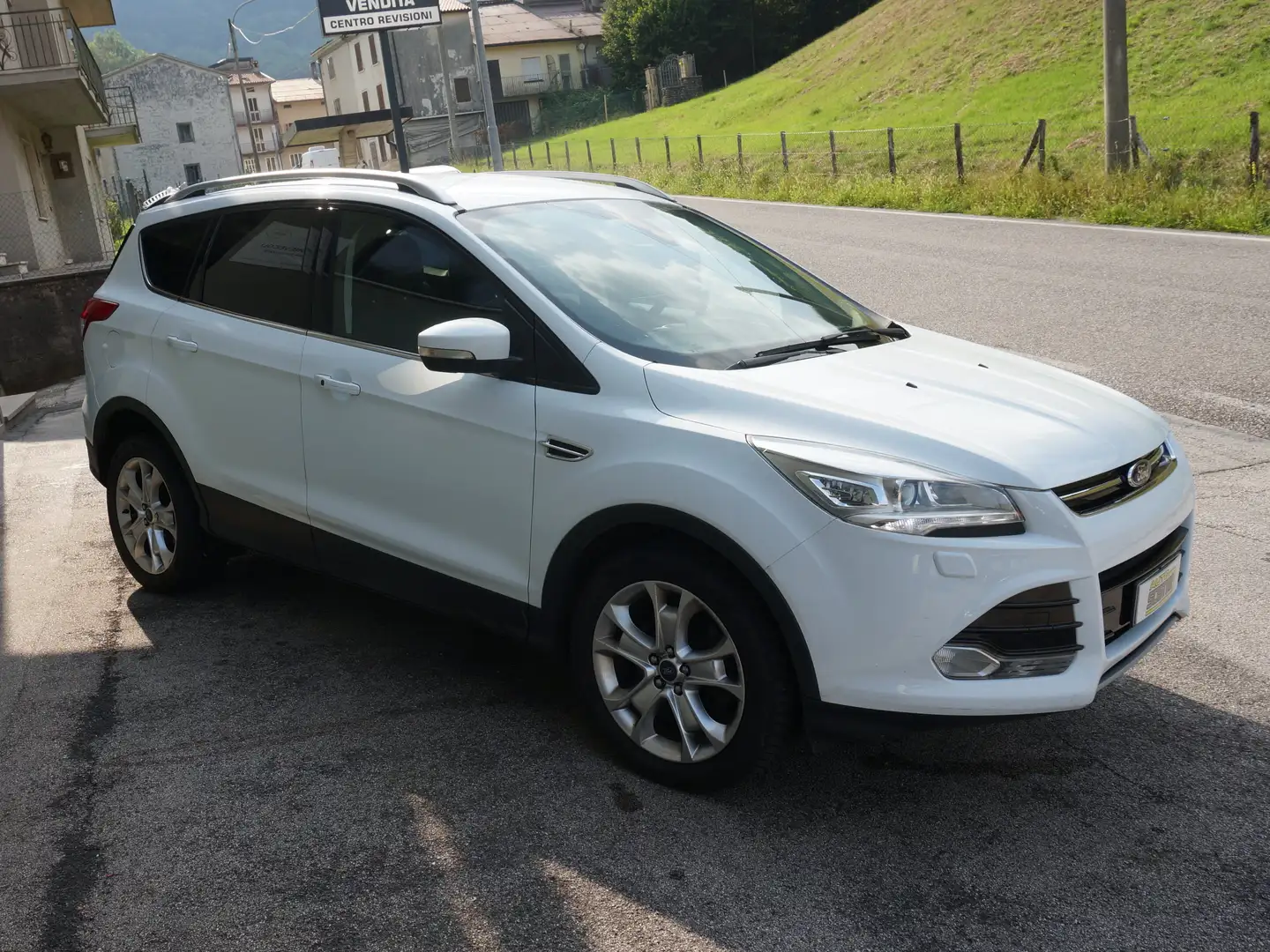 Ford Kuga 2.0 Tdci Titanium 4x4 140cv Automativa Bianco - 1