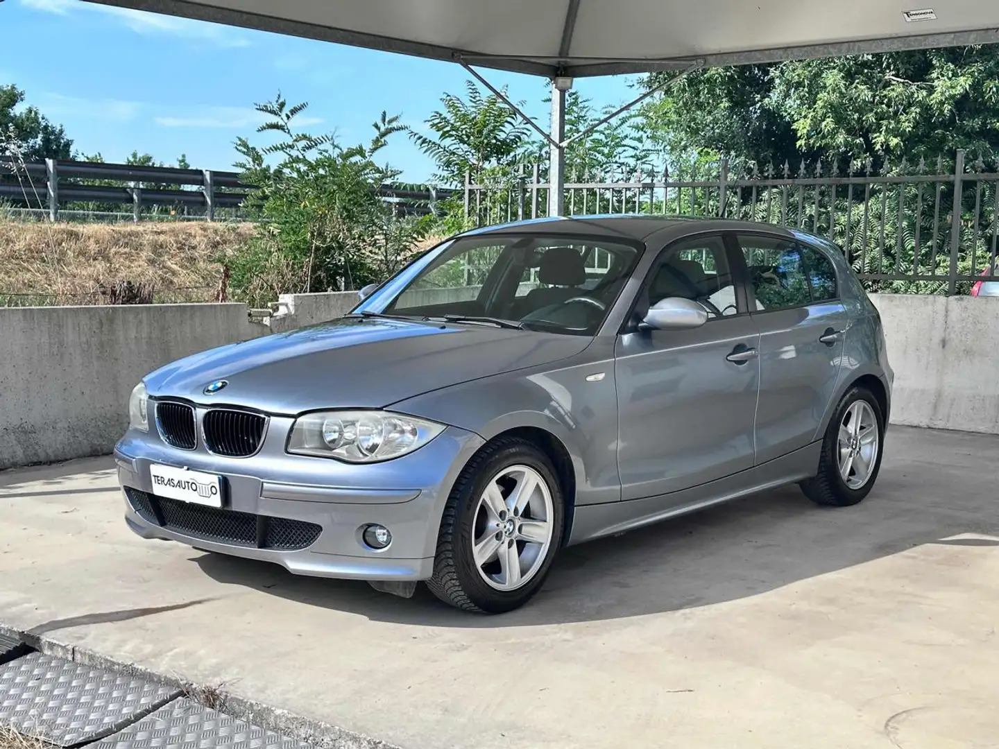 BMW 116 i cat 5 porte Eletta UNICO PROPRIETARIO OK NEOP. Grigio - 1