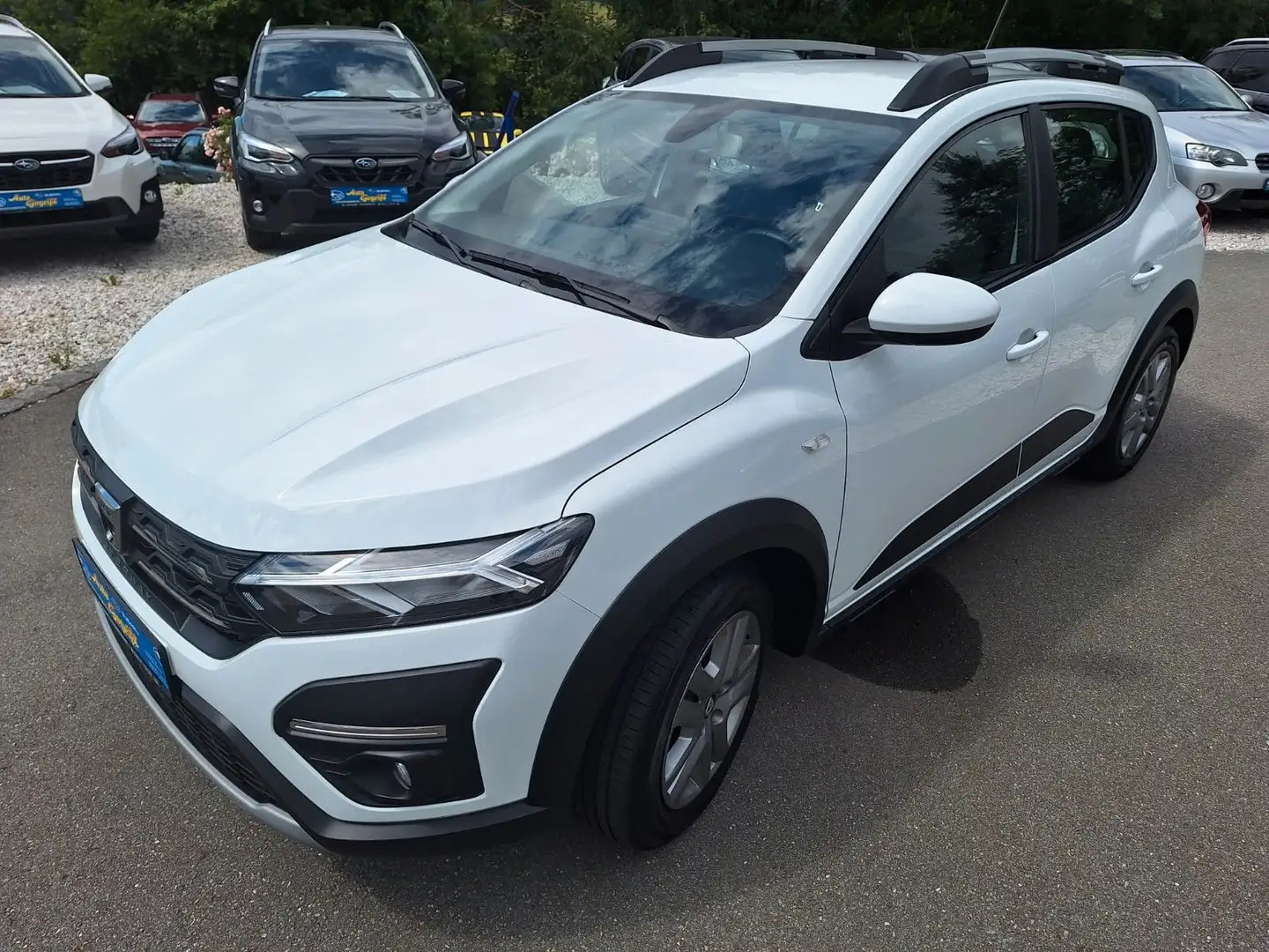Dacia Sandero TCe 90 Stepway Comfort, AHK, Navi Weiß - 1