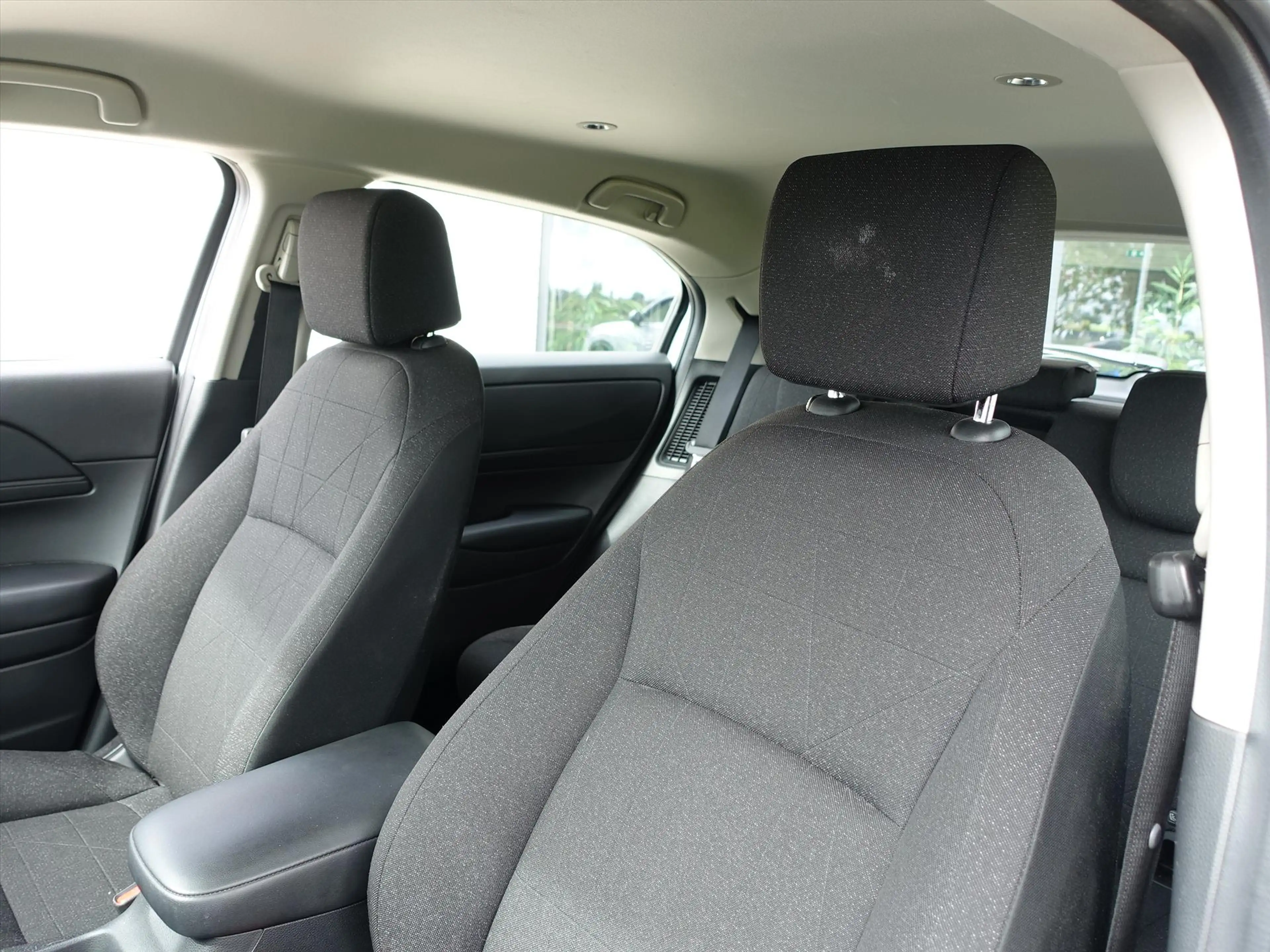 Honda HR-V 1.5 i-MMD 131pk CVT Elegance — photo 12
