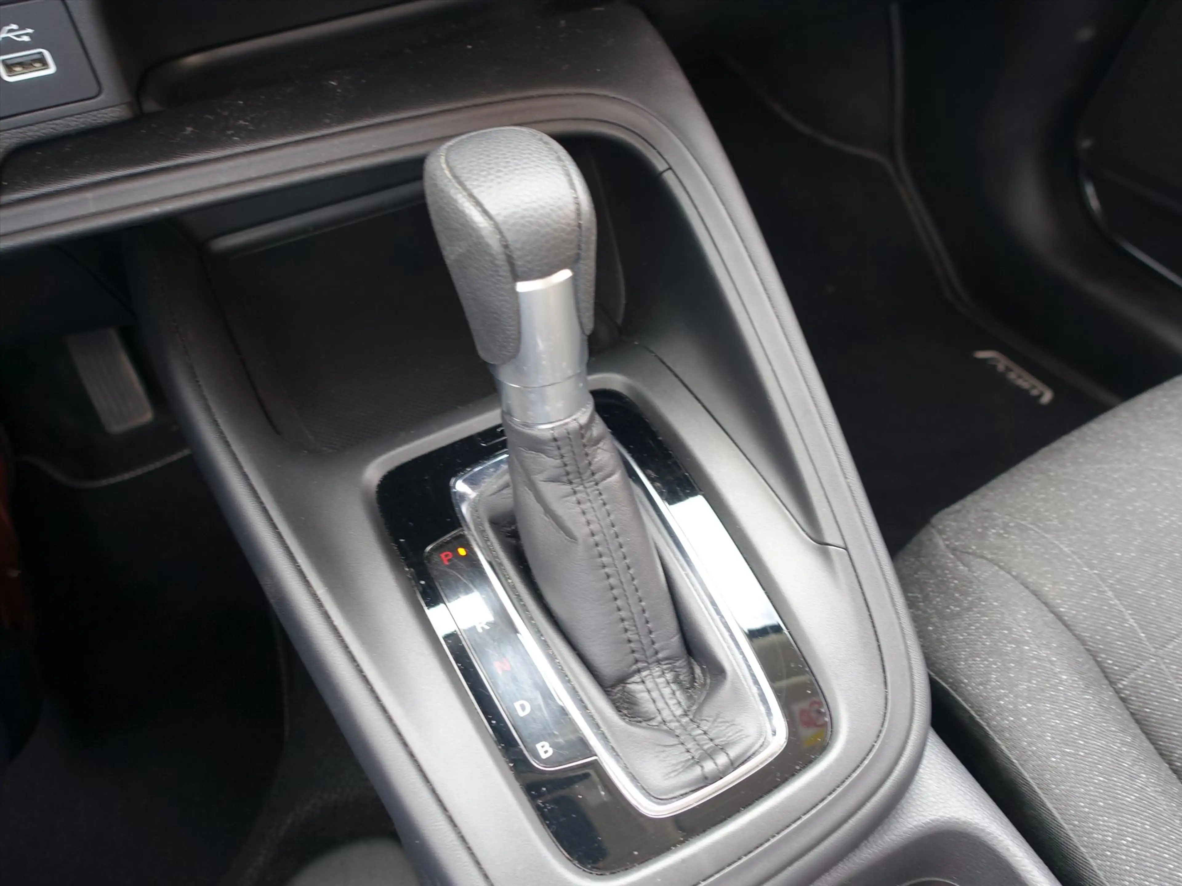 Honda HR-V 1.5 i-MMD 131pk CVT Elegance — photo 17