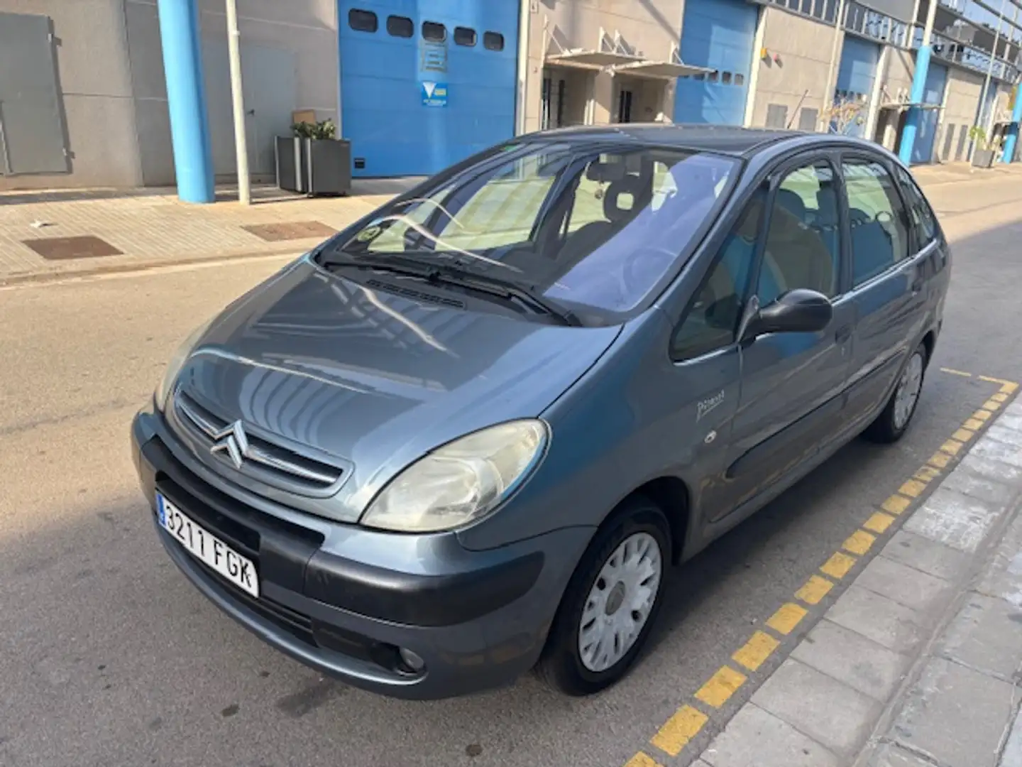 Citroen Xsara Picasso 1.6HDi X Gris - 2
