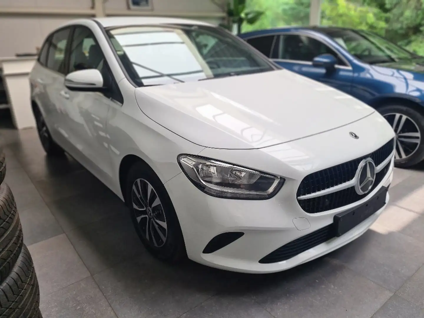 Mercedes-Benz B 180 Business Line Weiß - 2
