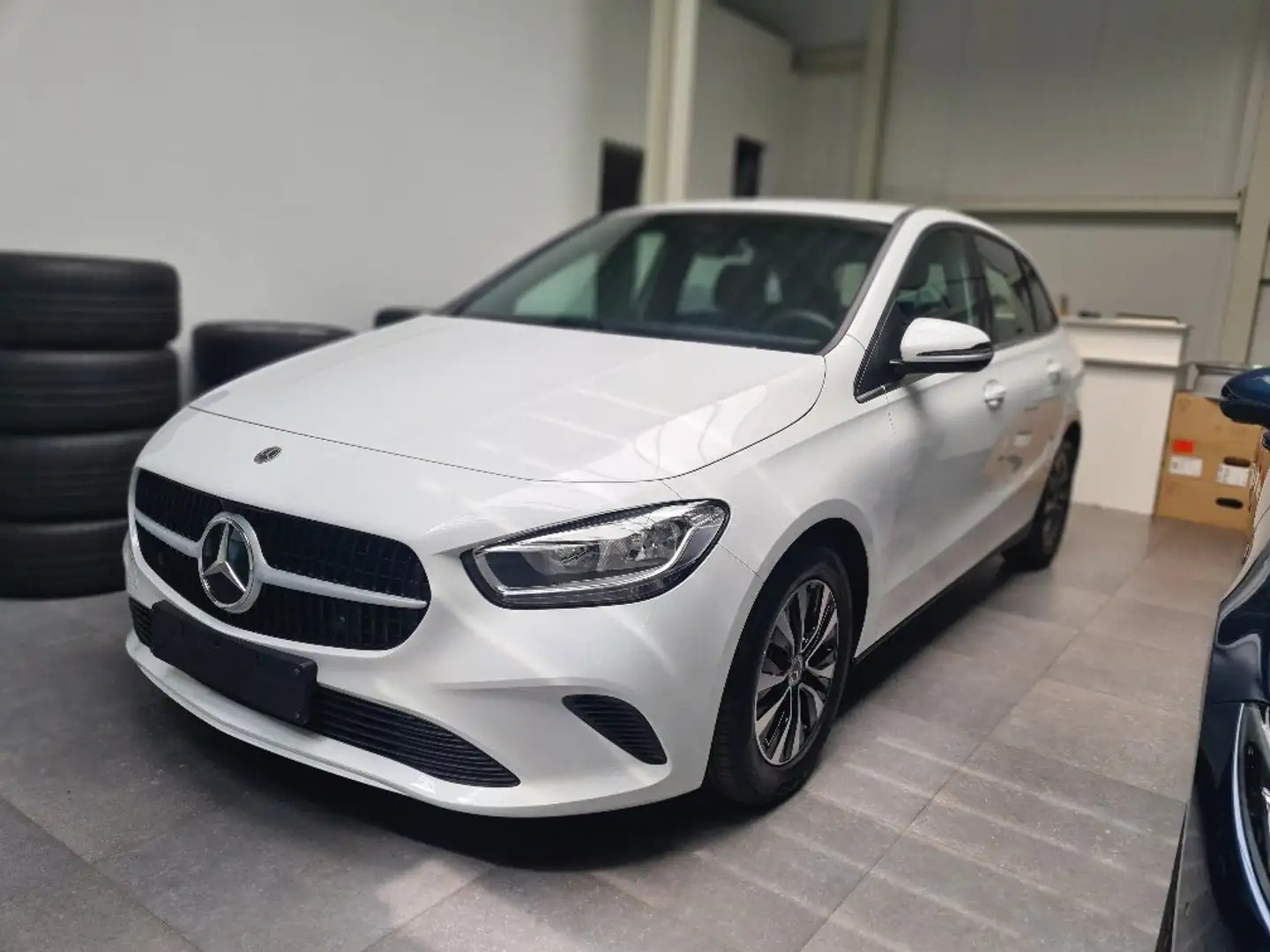 Mercedes-Benz B 180 Business Line Weiß - 1
