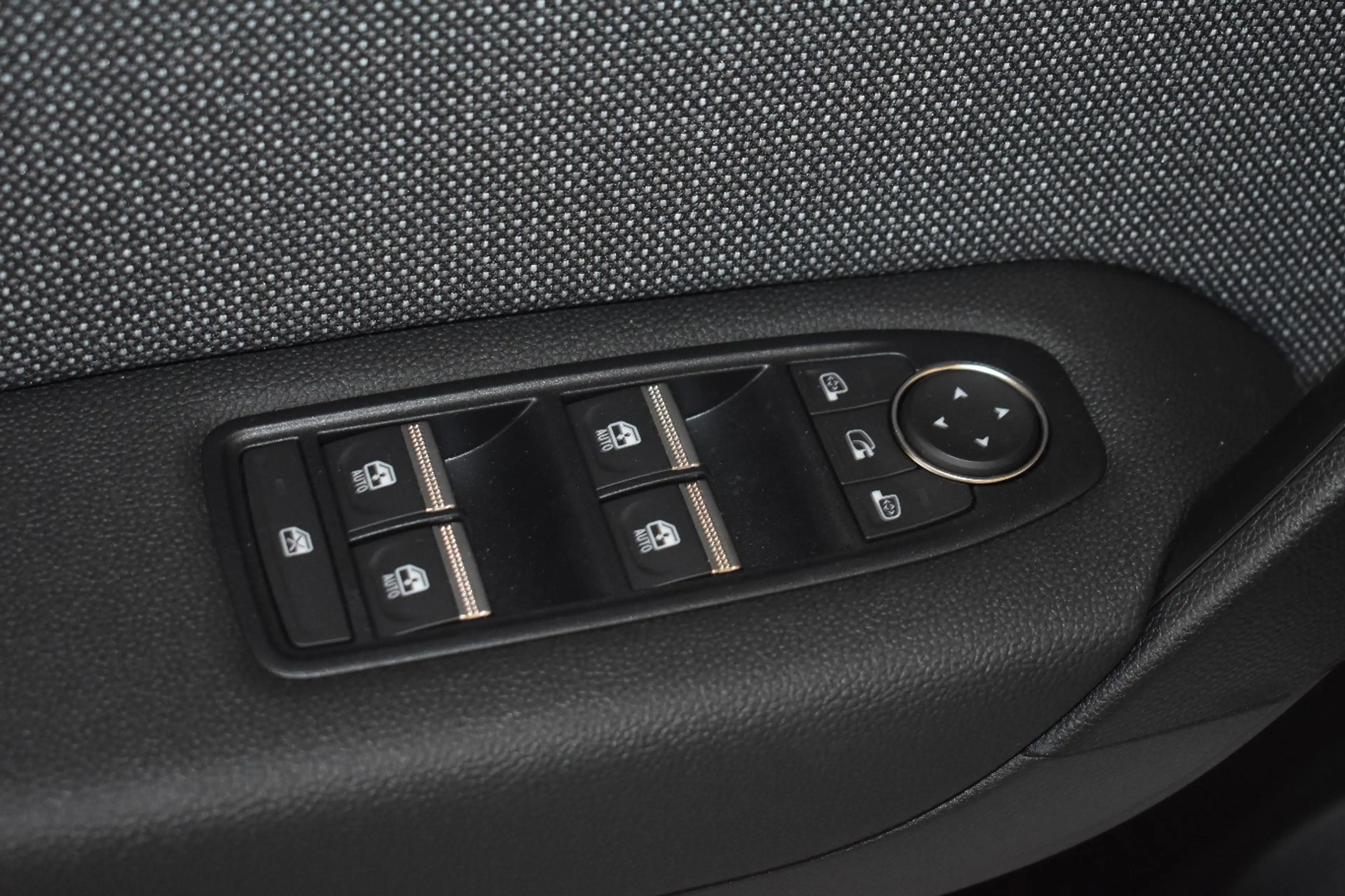 Mitsubishi Grandis Intro Edition 1.3 T A/T,LED,behz. FS — photo 13