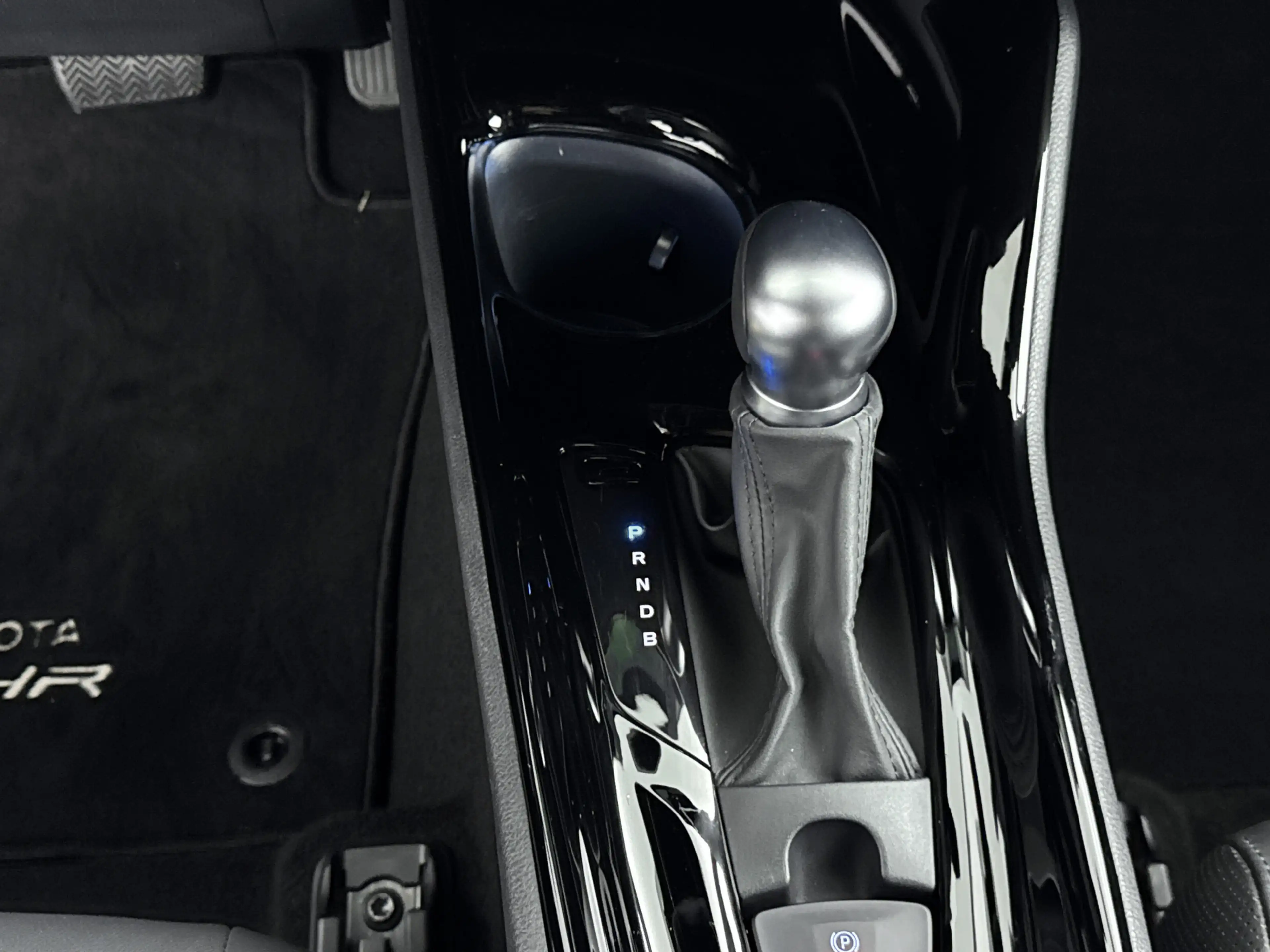 Toyota C-HR 1.8 Hybrid Style Luxury | JBL | Dodehoek detectie — photo 10