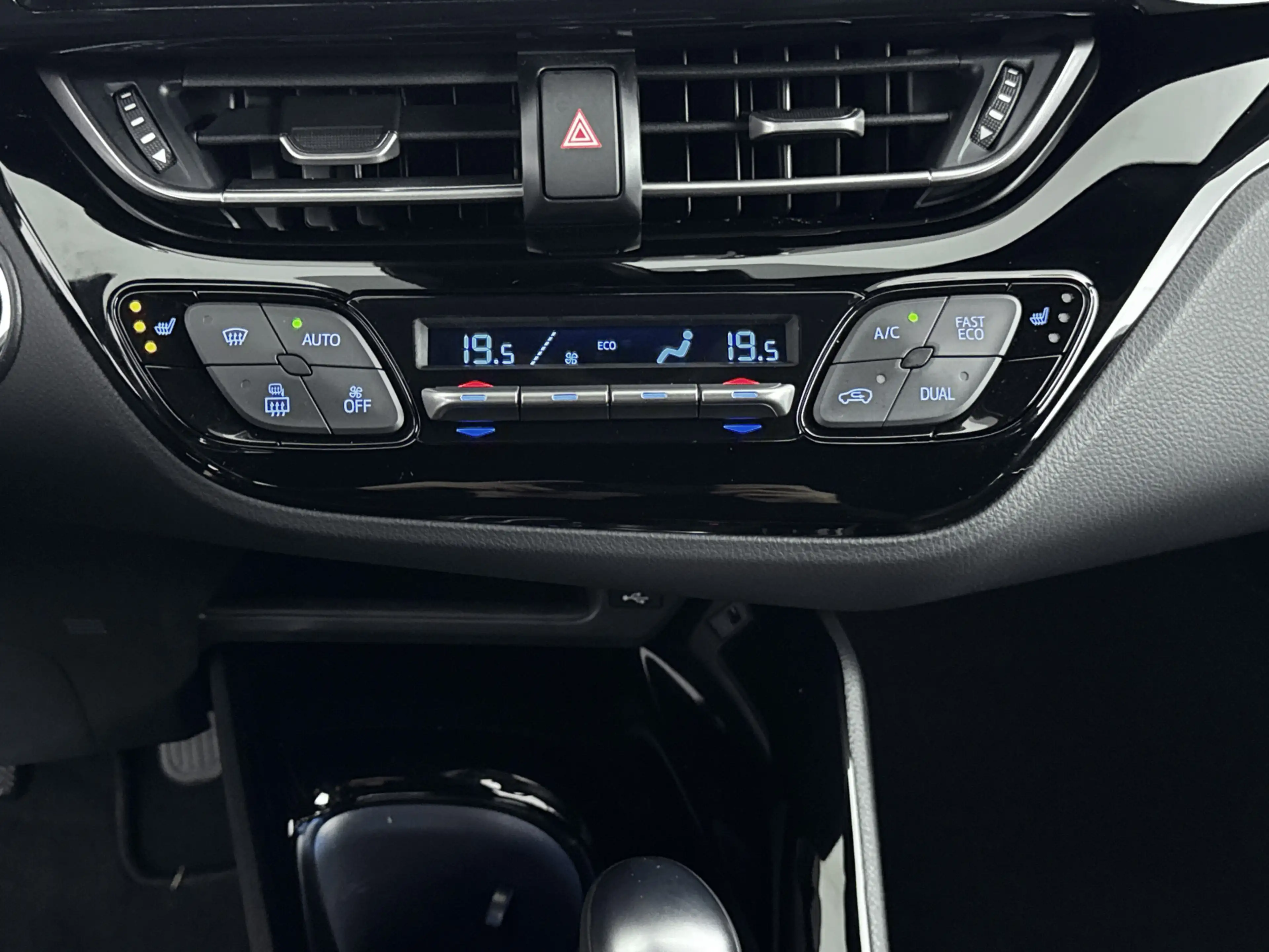 Toyota C-HR 1.8 Hybrid Style Luxury | JBL | Dodehoek detectie — photo 9