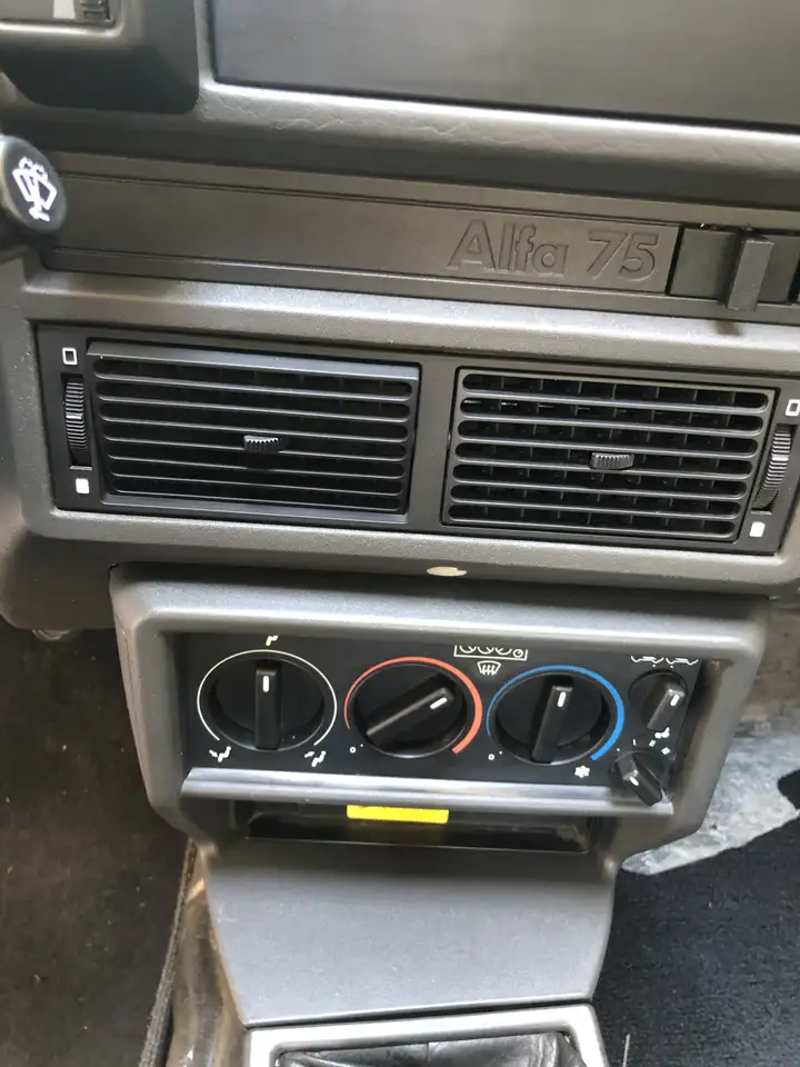 Alfa Romeo 75 2.0i ts, foto 6