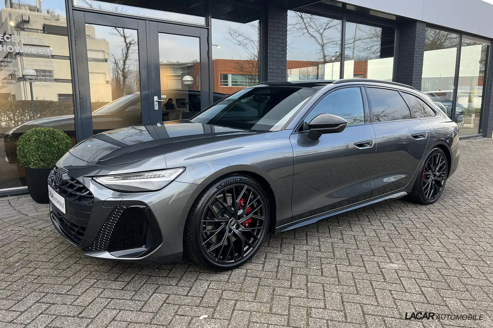 Audi A6 Avant e-hybrid quattro S edition Competition I Grau - 2