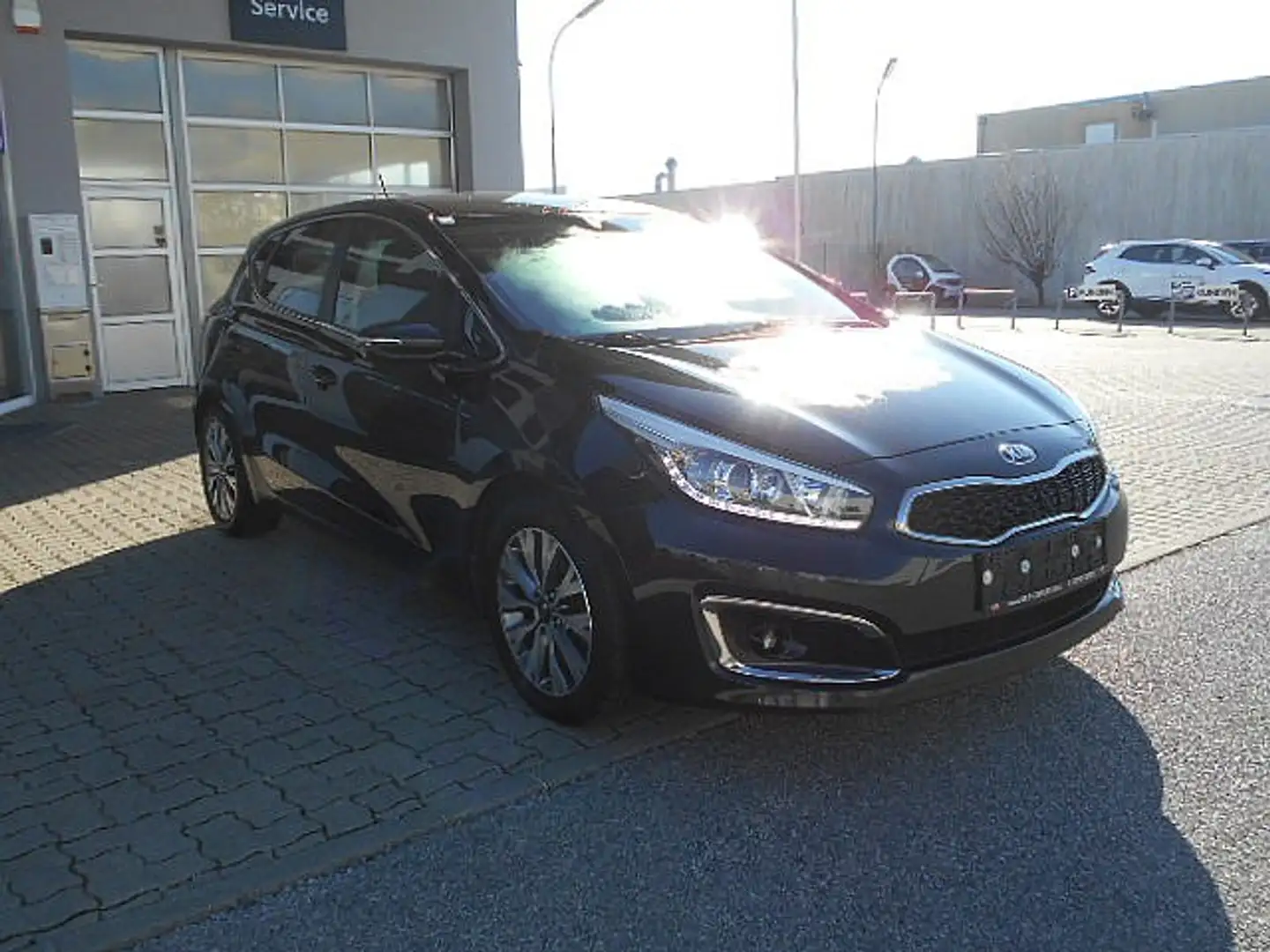 Kia Ceed / cee'd 1,4 CRDi Gold Schwarz - 2