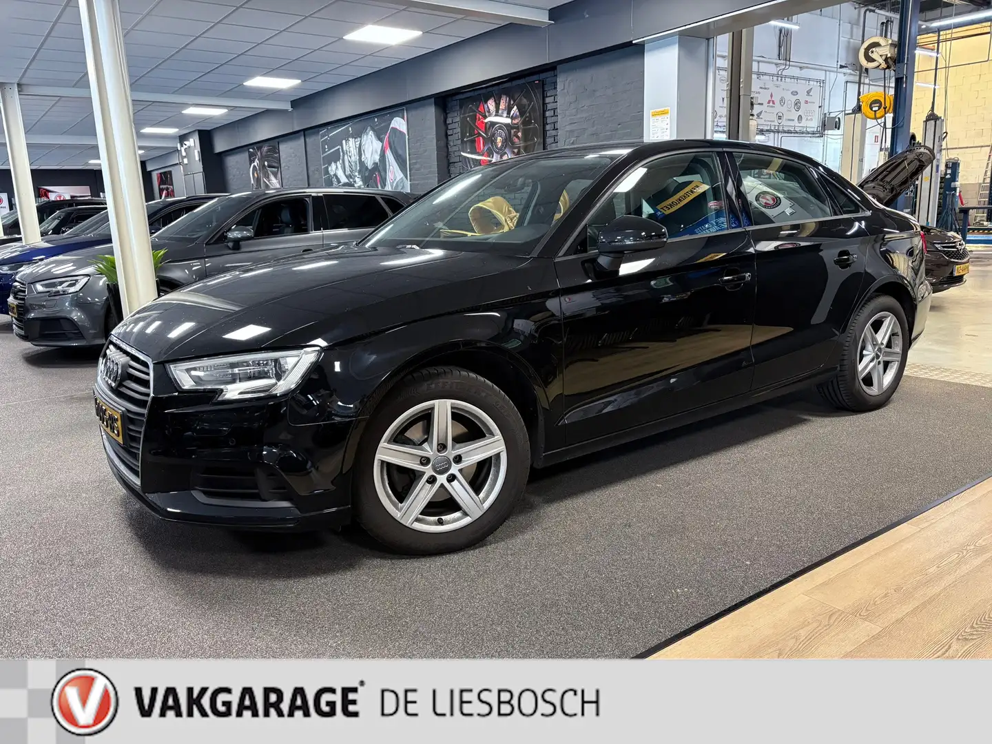 Audi A3 Limousine 1.0 TFSI / Navigatie / trekhaak / pdc v+ Negro - 2