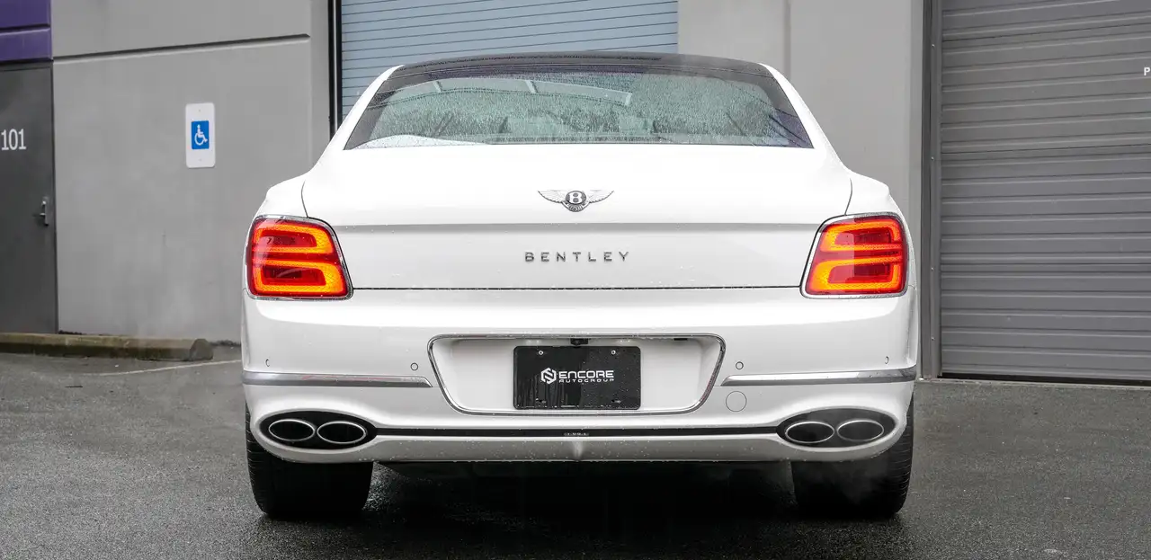Bentley Flying Spur снимка Bentley Flying Spur
