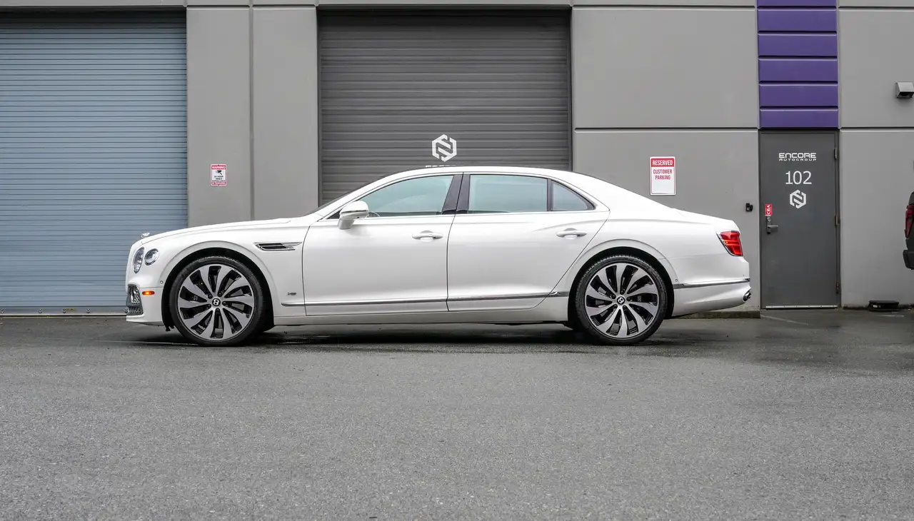 Bentley Flying Spur снимка Bentley Flying Spur