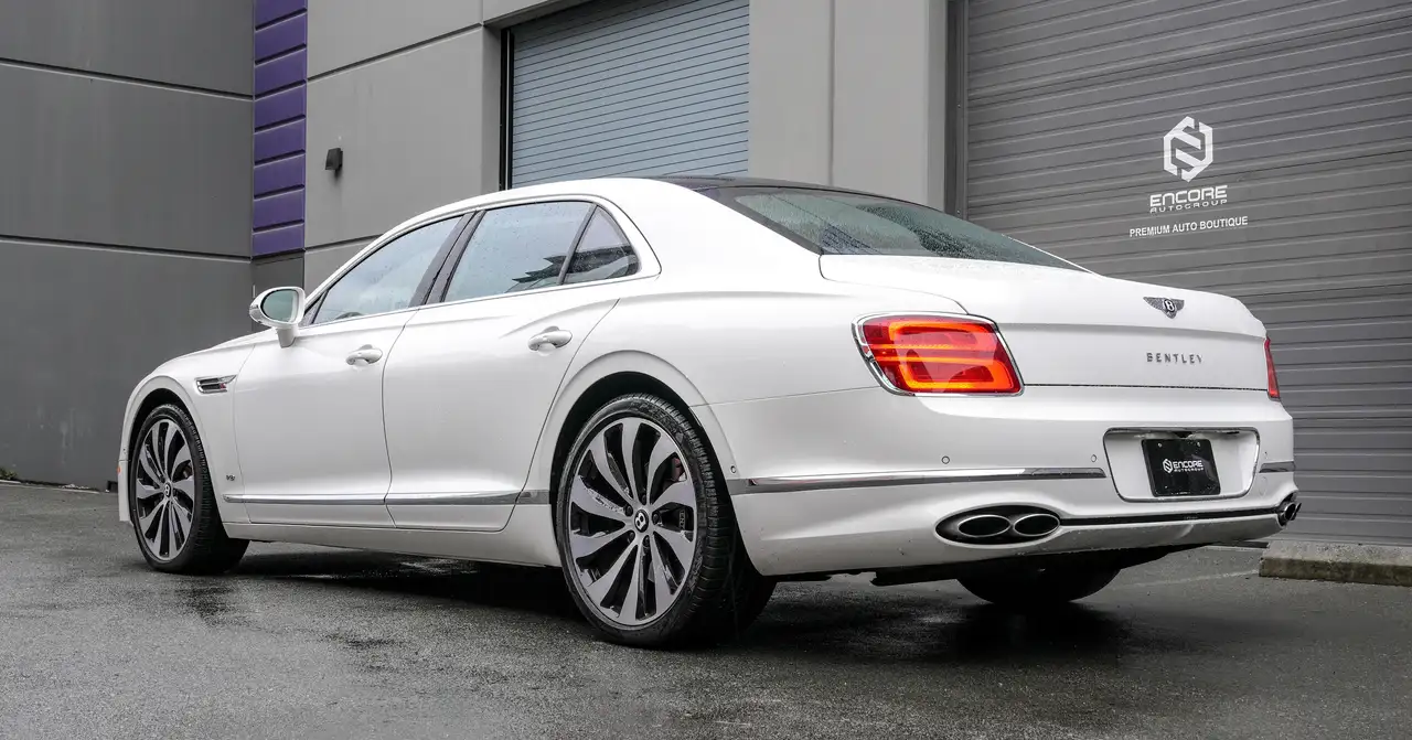 Bentley Flying Spur снимка Bentley Flying Spur