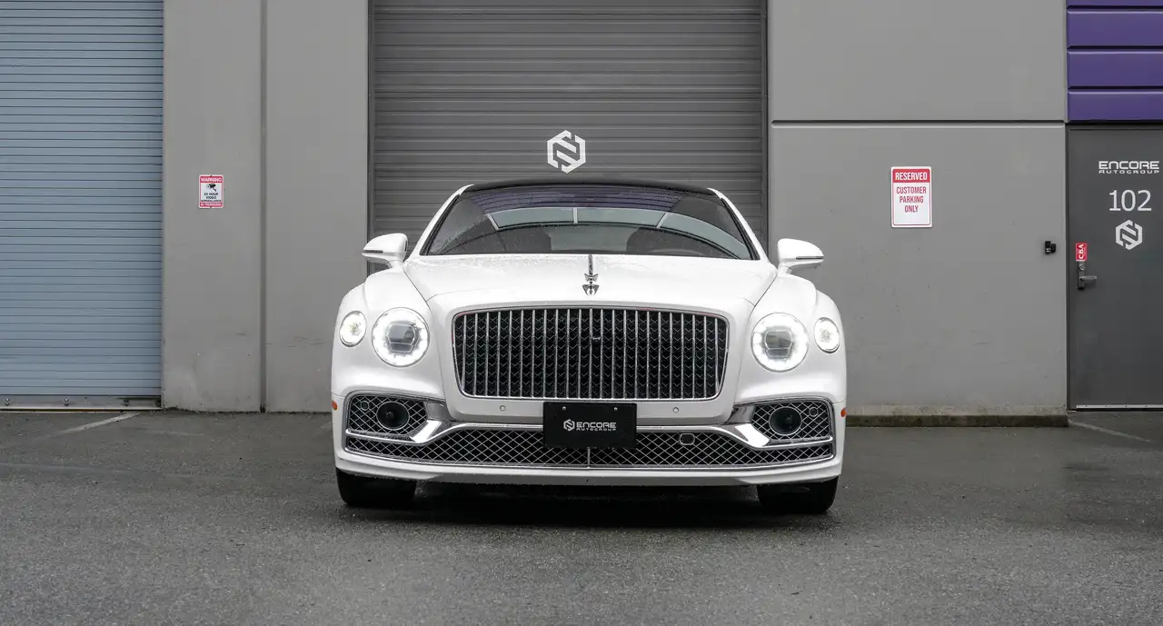 Bentley Flying Spur снимка Bentley Flying Spur