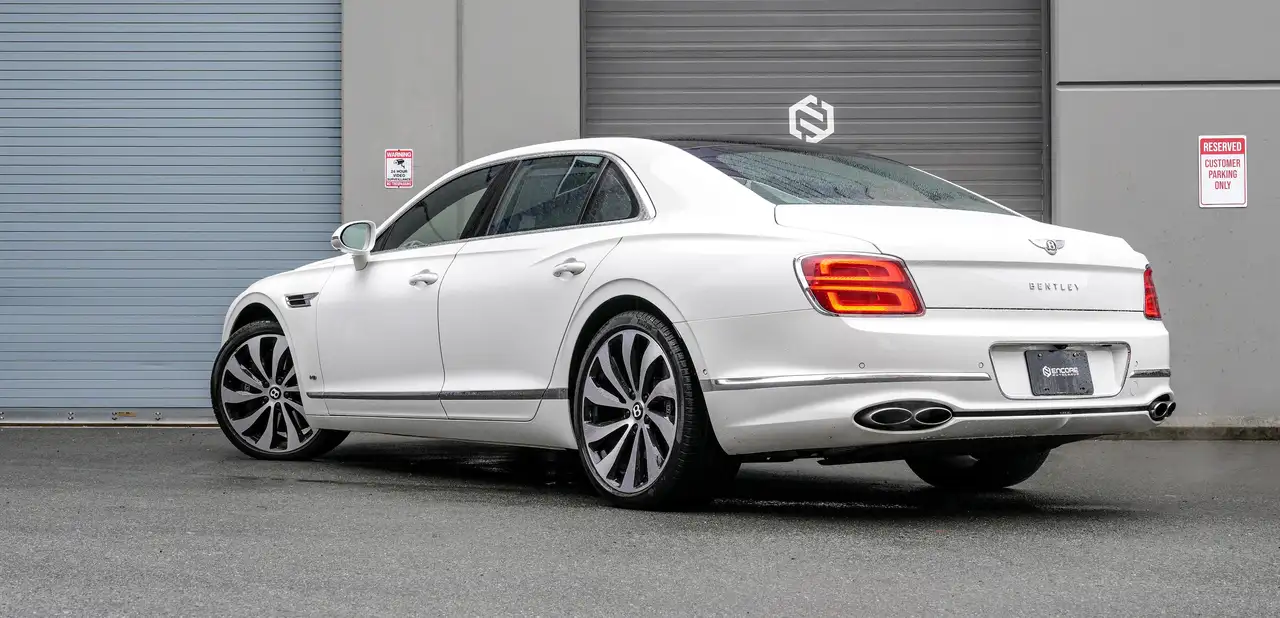 Bentley Flying Spur снимка Bentley Flying Spur