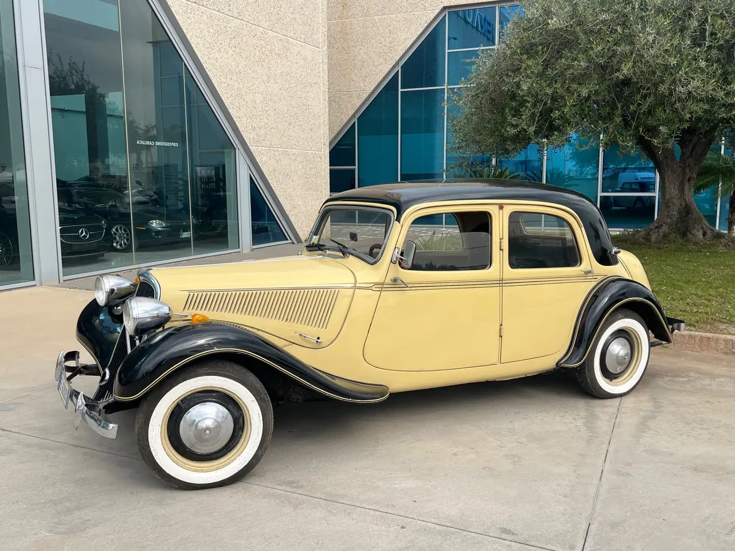 Citroen Traction Avant 1955 Beige - 2