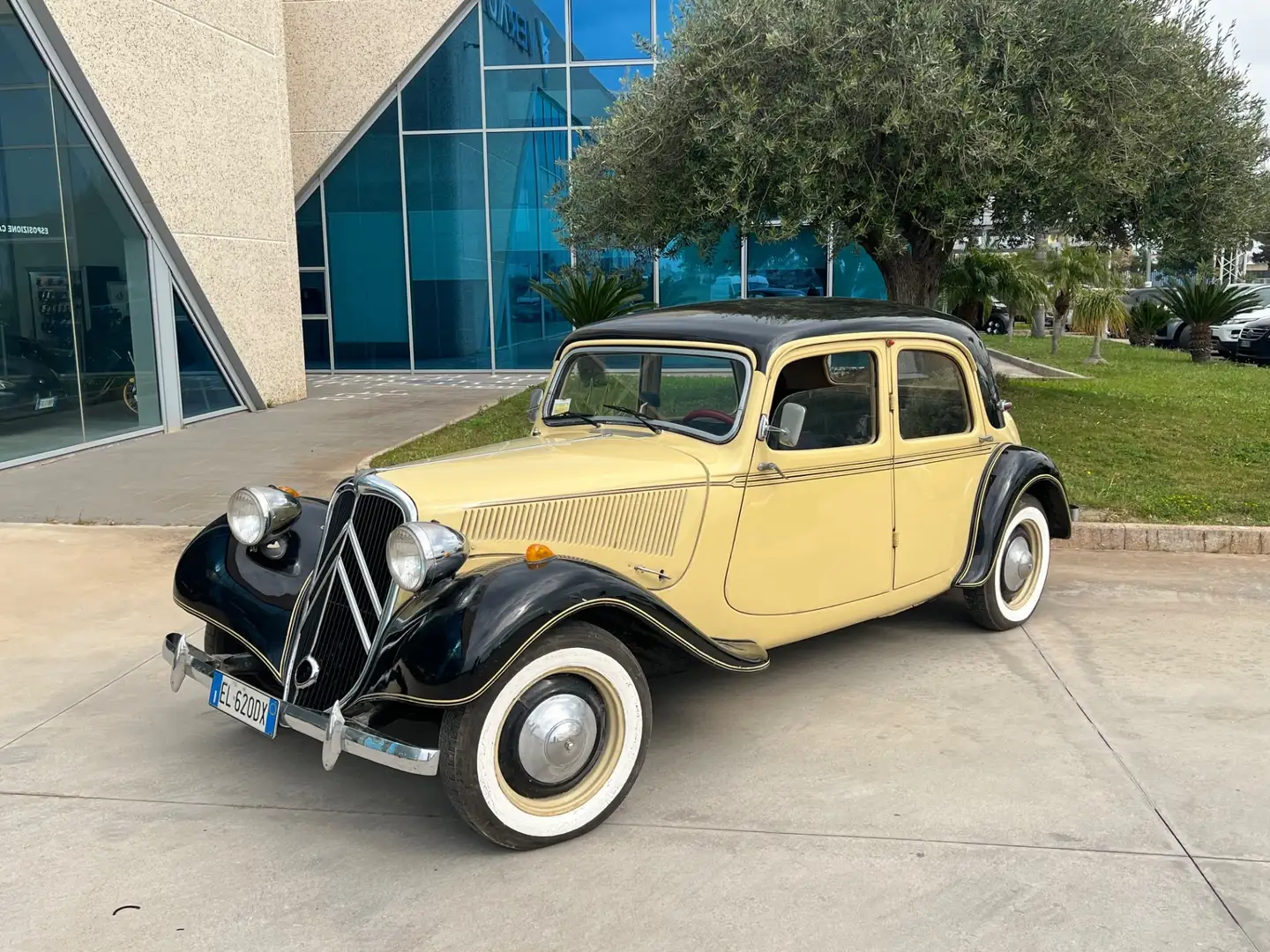 Citroen Traction Avant 1955 Beige - 1