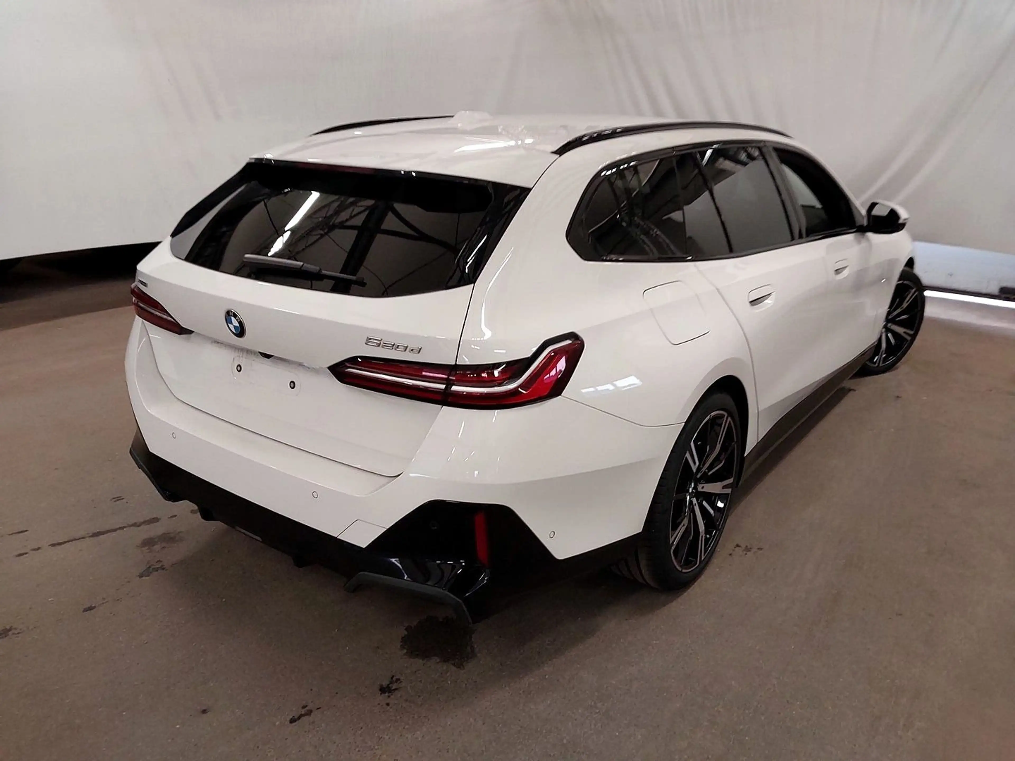 BMW 520 d Touring xDrive M Sport *HUD *AHK *360 *H/K — photo 2