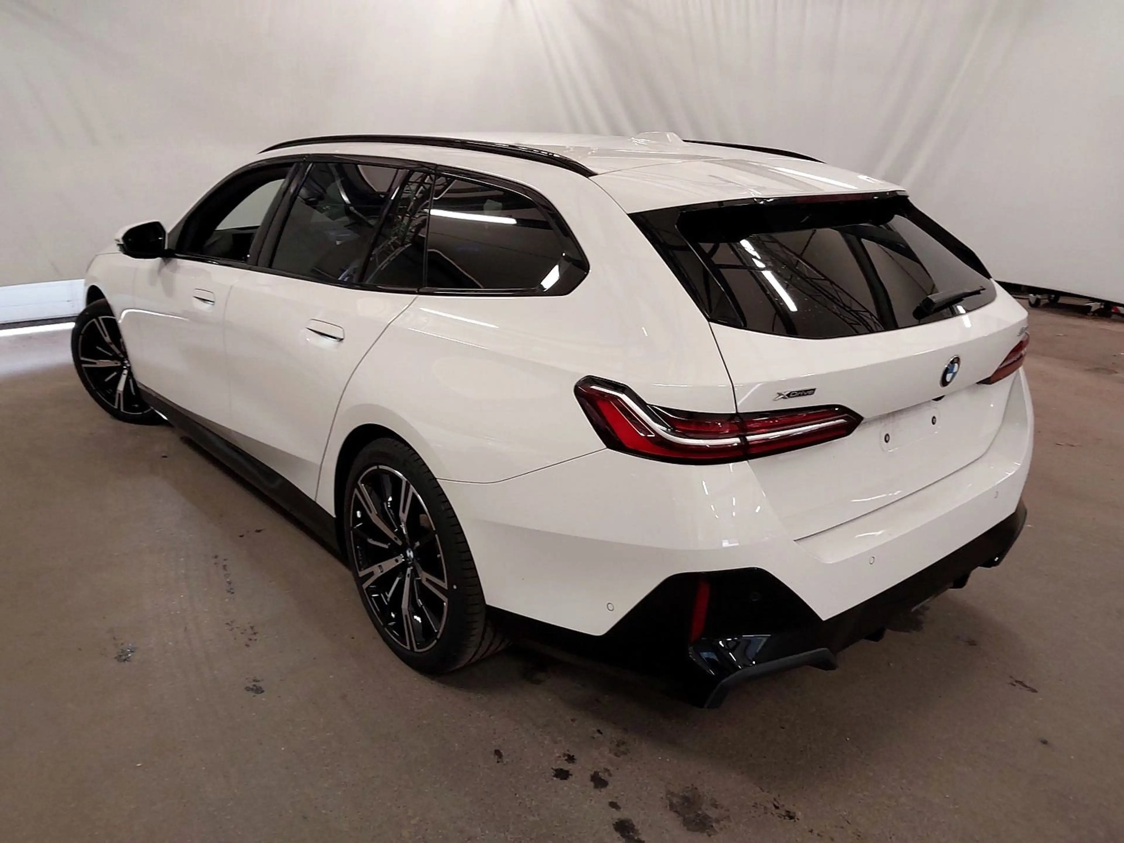 BMW 520 d Touring xDrive M Sport *HUD *AHK *360 *H/K — photo 3