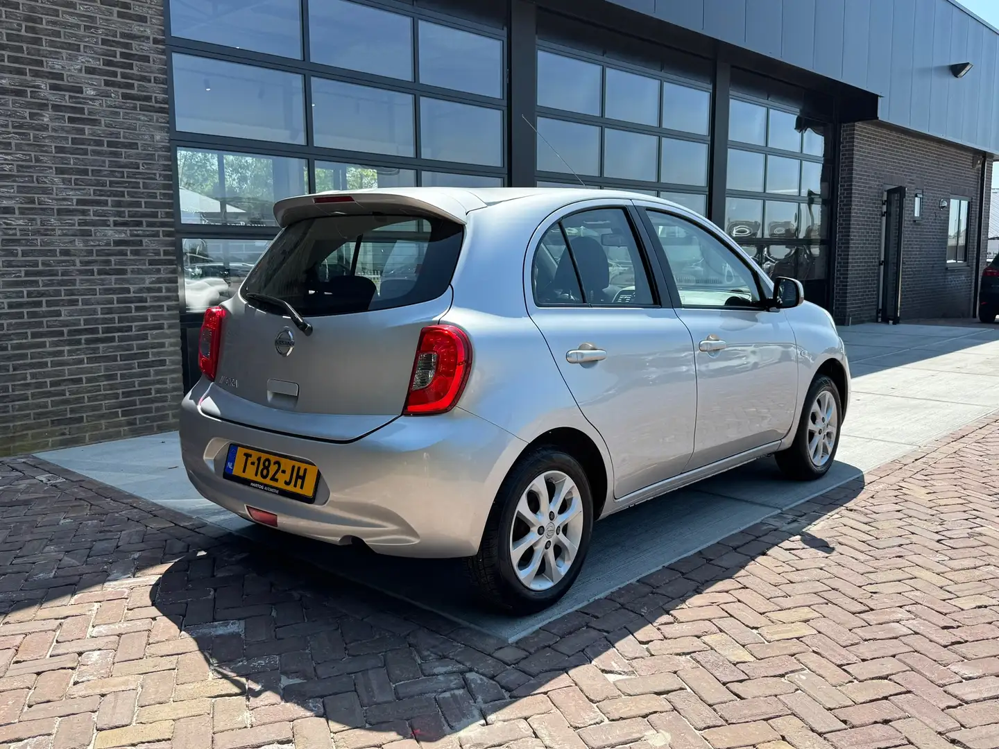 Nissan Micra 1.2 Tekna | 81.000KM! | Clima | Cruise | Stoel ver Grijs - 2