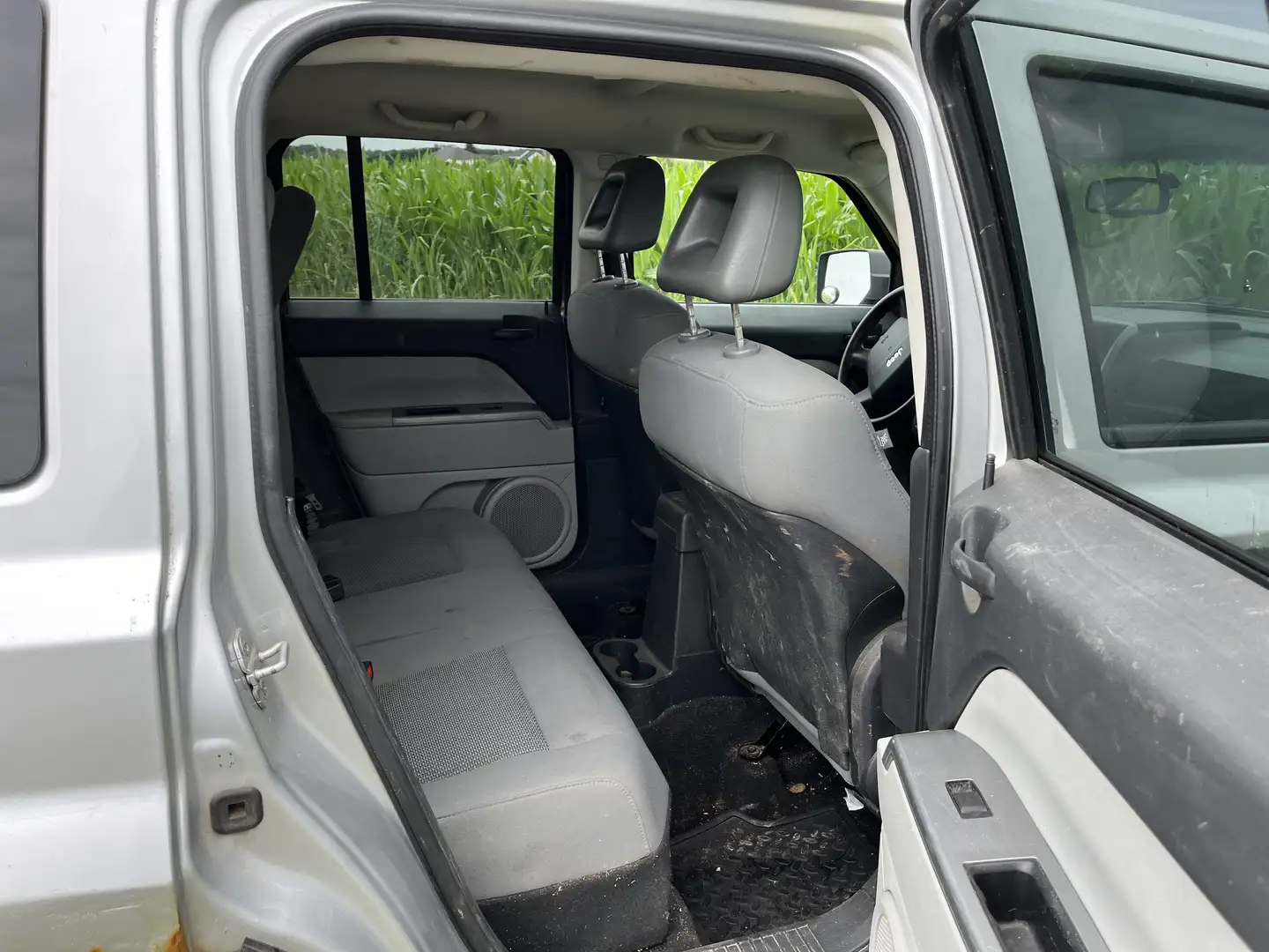 Jeep Patriot finitîon sport 4wd 174 cv Gris - 2