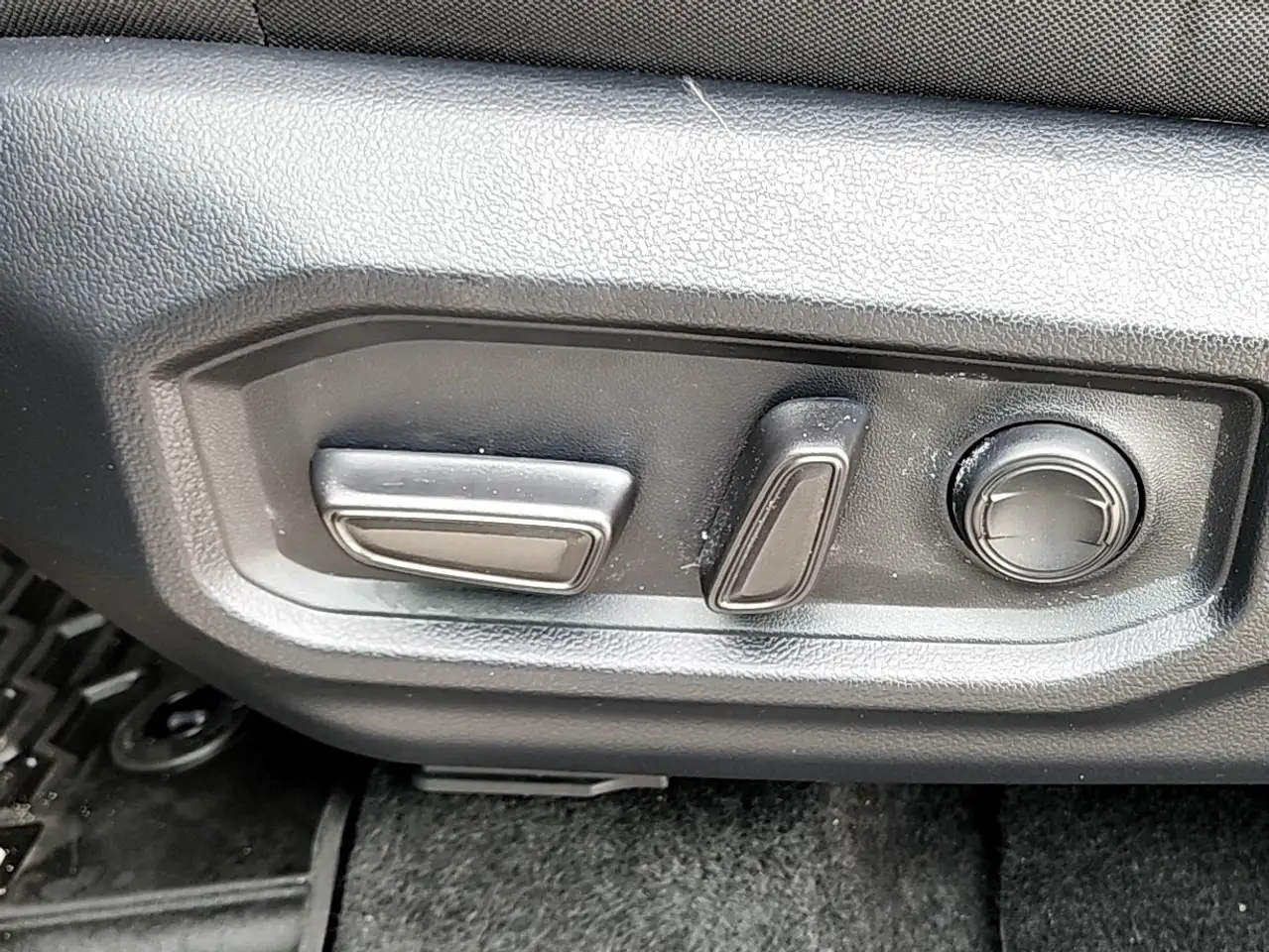 Toyota Tundra снимка Toyota Tundra