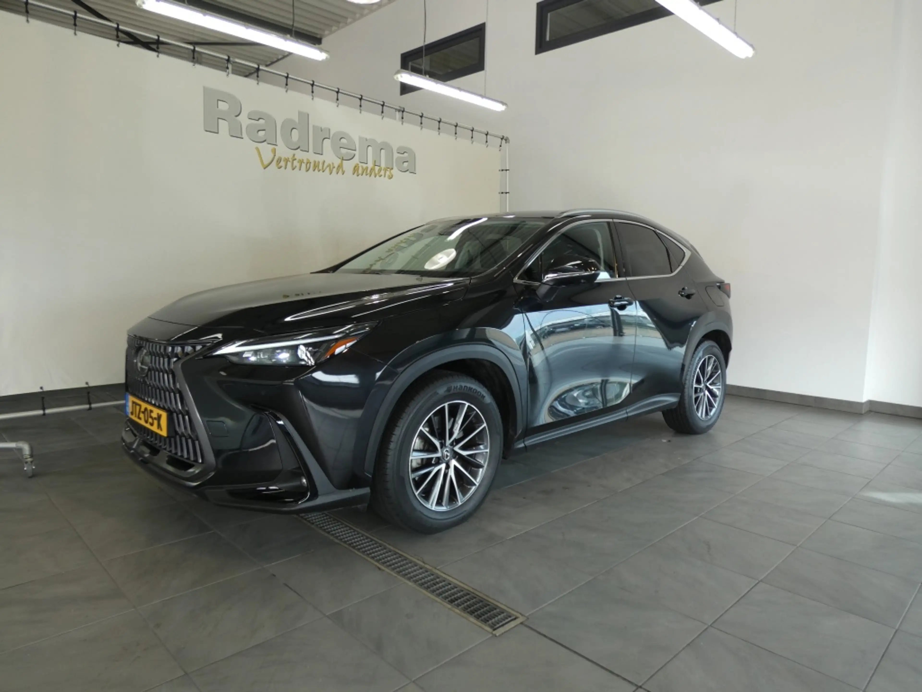 Lexus NX 450h+ AWD Lux. Line Plug in Hybride — photo 2