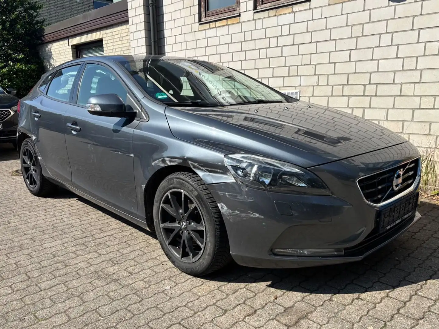 Volvo V40 D2 Kinetic Business 2.Hand/Scheckheft Gris - 1
