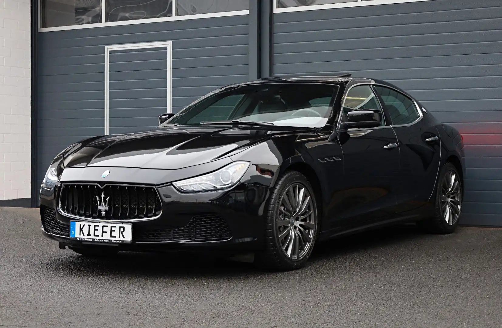 Maserati Ghibli 3.0 V6 S Q4/APPLE/SHZ/MEMORY/KAMERA/R19 Černá - 1