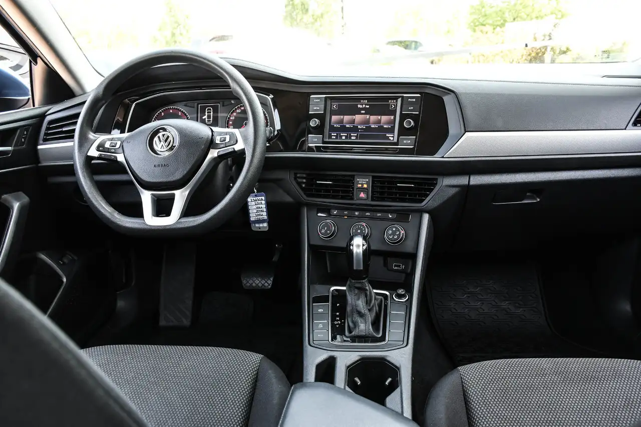 Volkswagen Jetta снимка Volkswagen Jetta