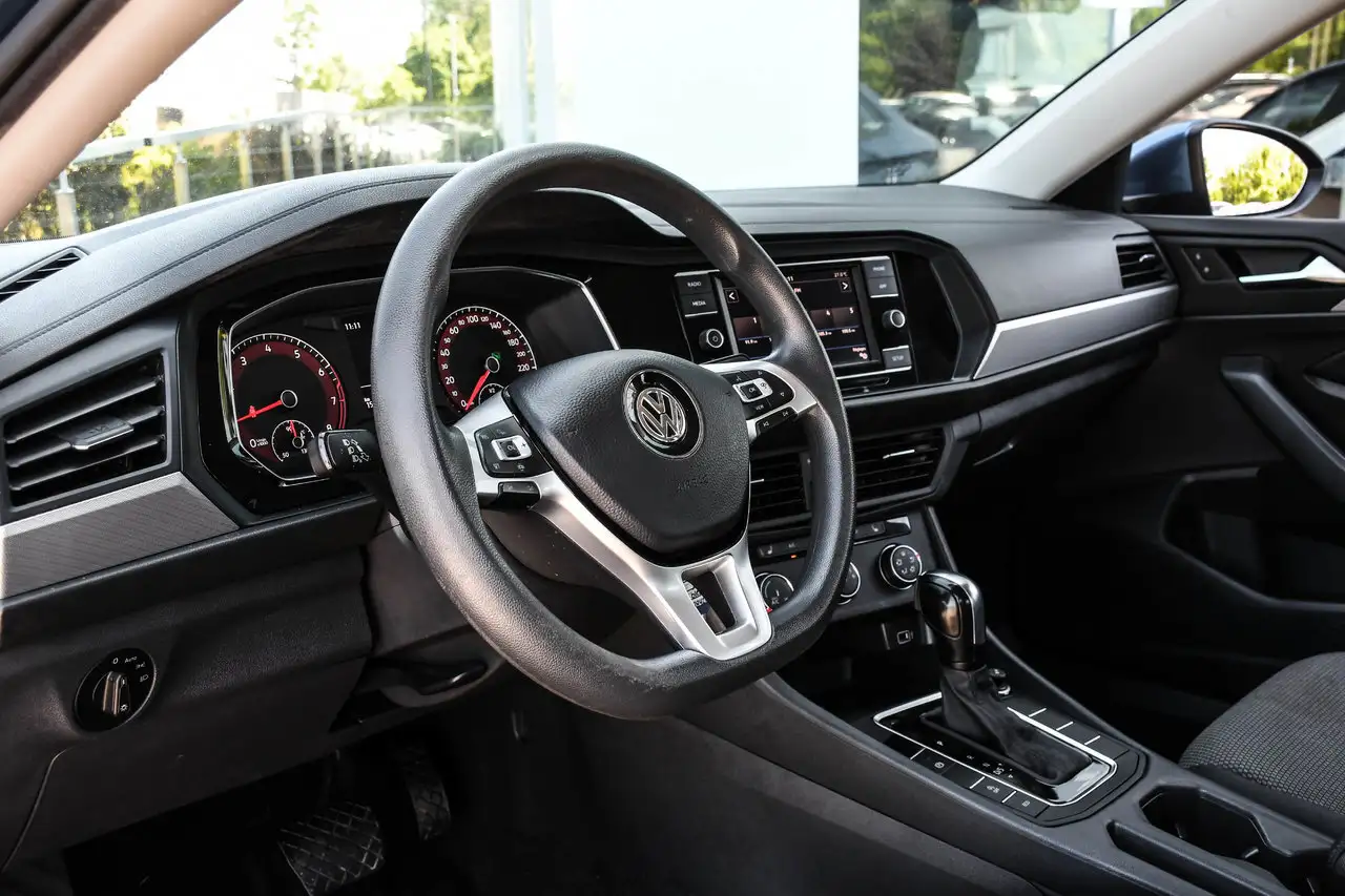 Volkswagen Jetta снимка Volkswagen Jetta