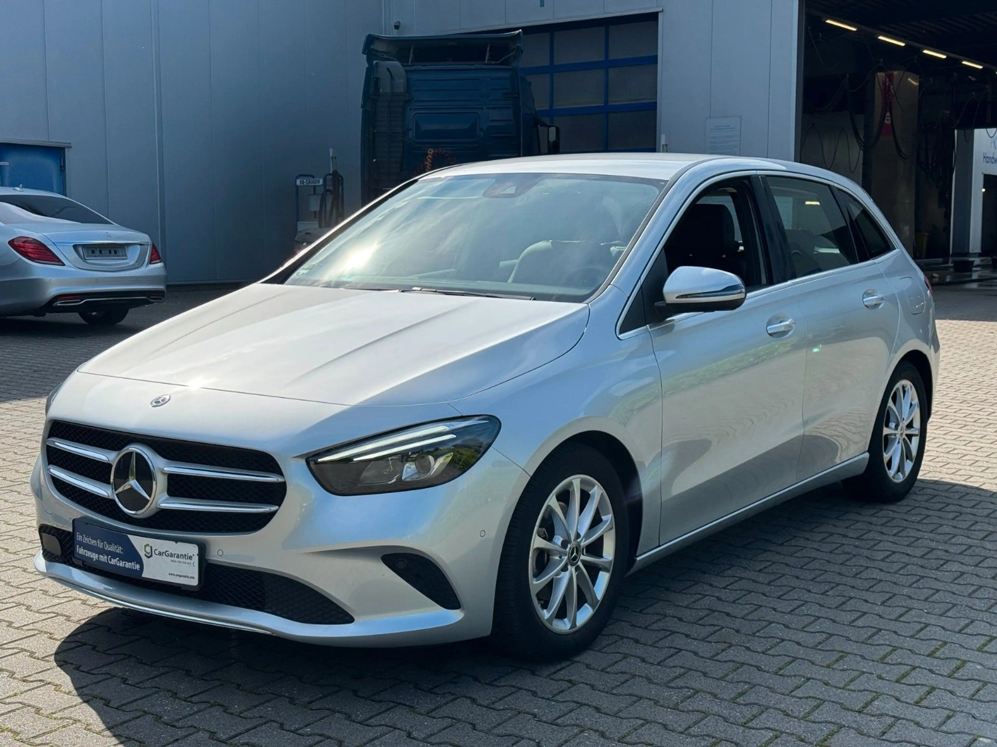 Mercedes-Benz B 180 d Garantie *Keyless *Kamera *LED *Navi — photo 7