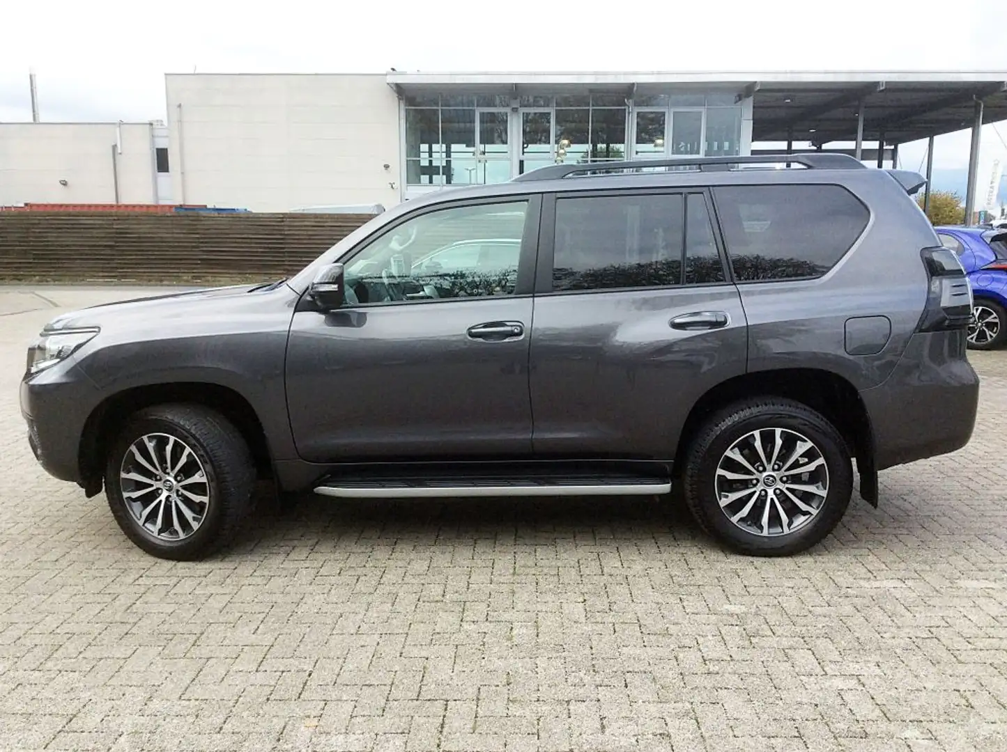 Toyota Land Cruiser 2.8 D-4D Automatik TEC-Edition Gris - 2