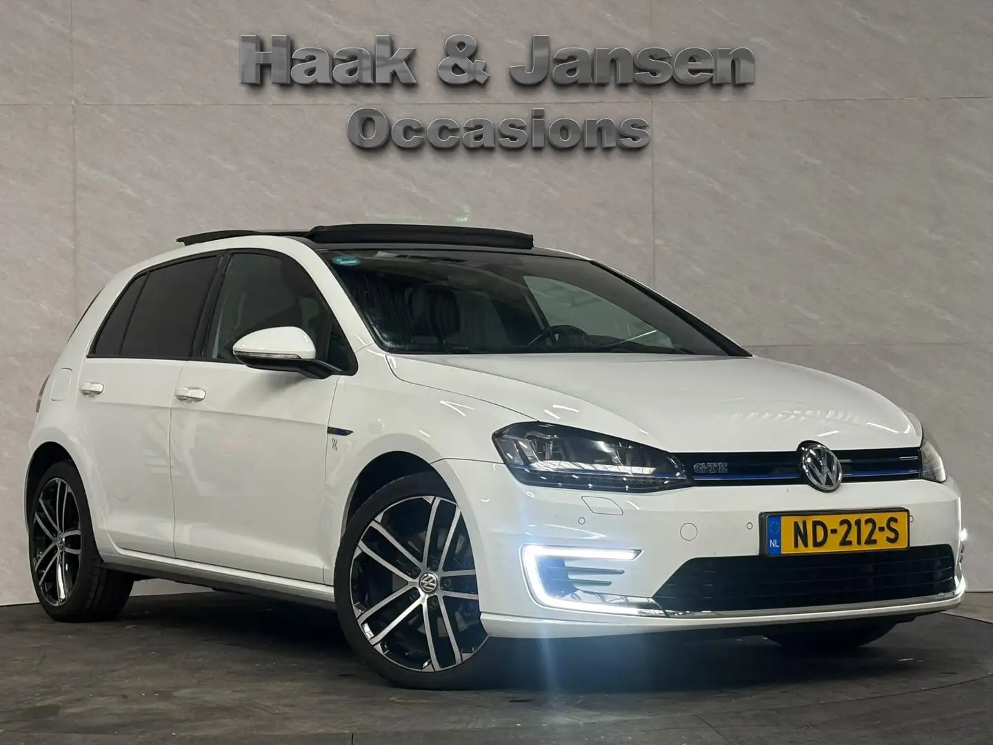 Volkswagen Golf GTE 1.4 TSI Connected Series Automaat Panoramadak Stoe Wit - 2