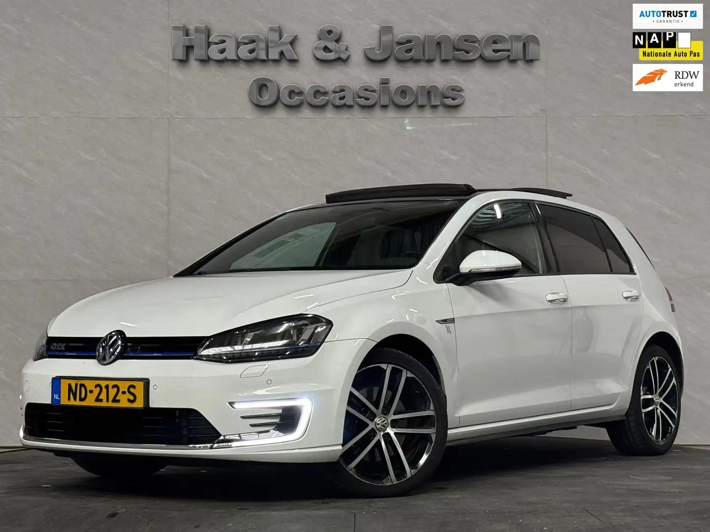 Volkswagen Golf GTE 1.4 TSI Connected Series Automaat Panoramadak Stoe Wit - 1