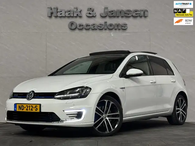 Volkswagen Golf GTE 1.4 TSI Connected Series Automaat Panoramadak Stoe