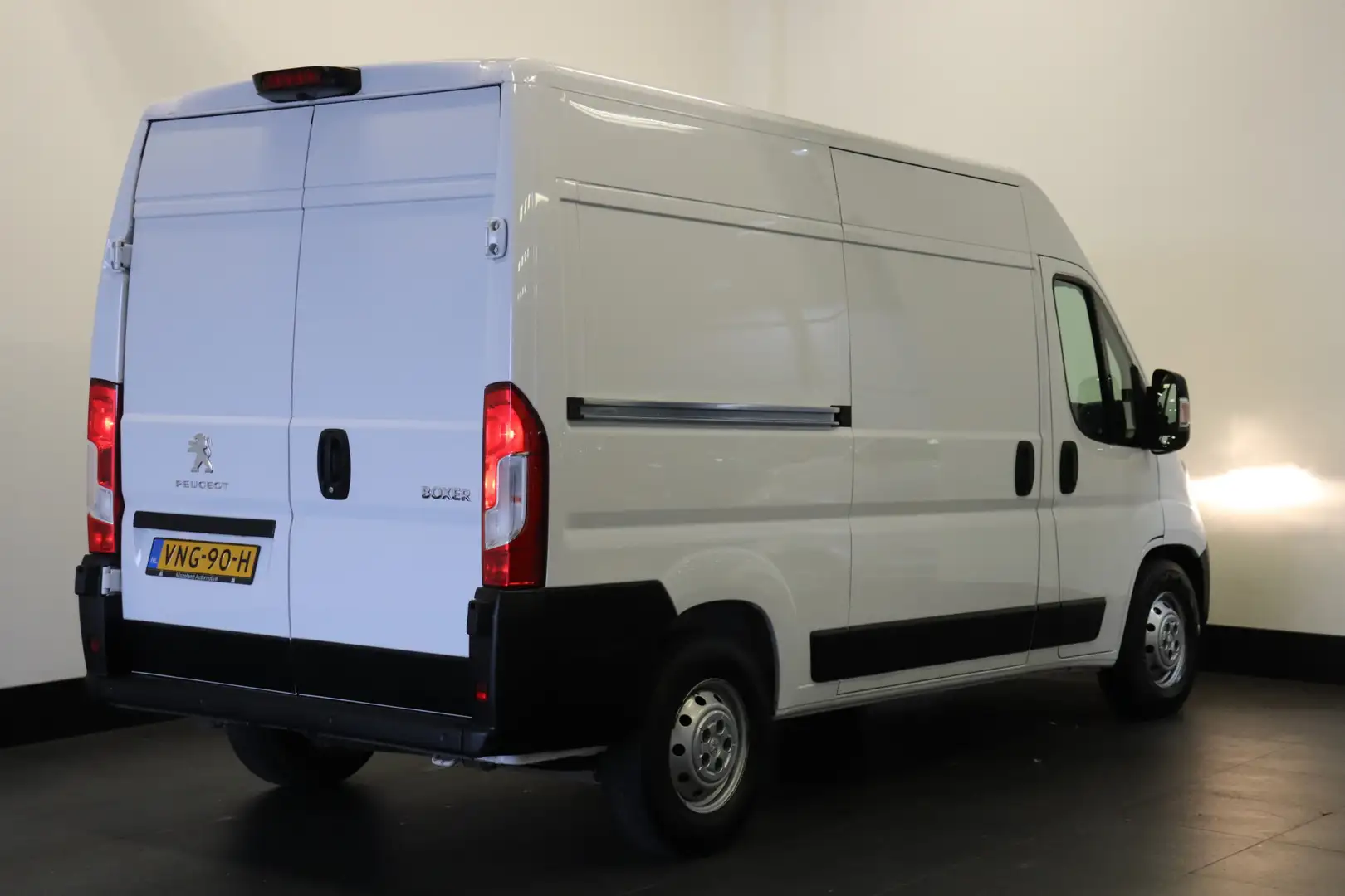 Peugeot Boxer 2.2 BlueHDi 165PK L2H2 EURO 6 - Airco - Cruise - N Blanc - 2