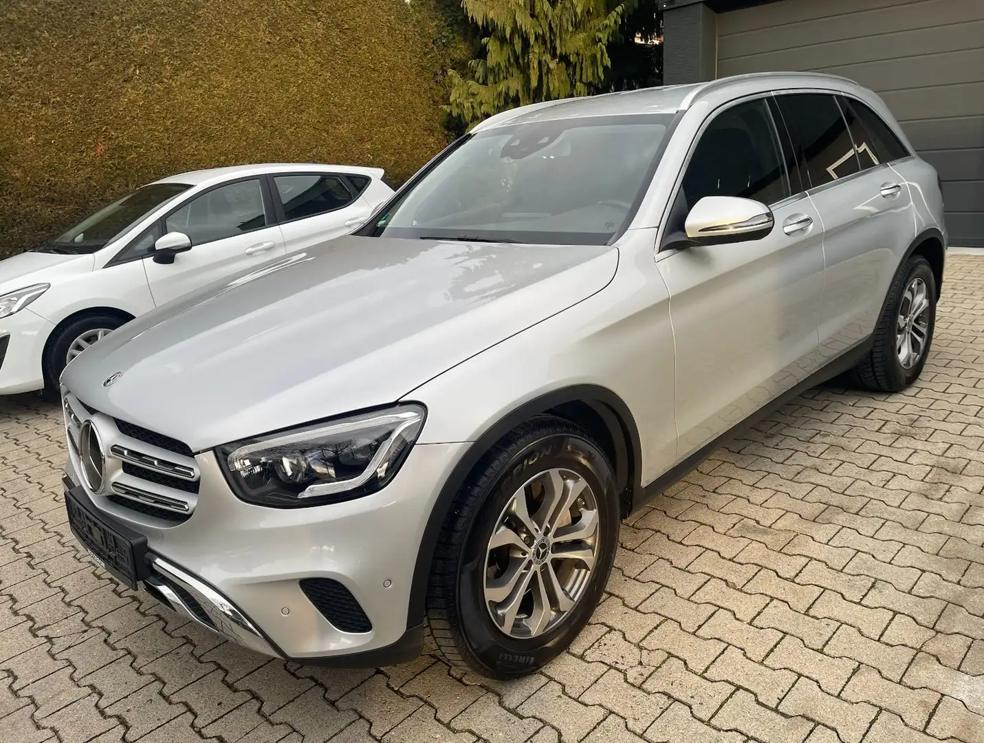 Mercedes-Benz GLC 220 d 4Matic DISTRONIK OFFROAD FACELIFT Silber - 1
