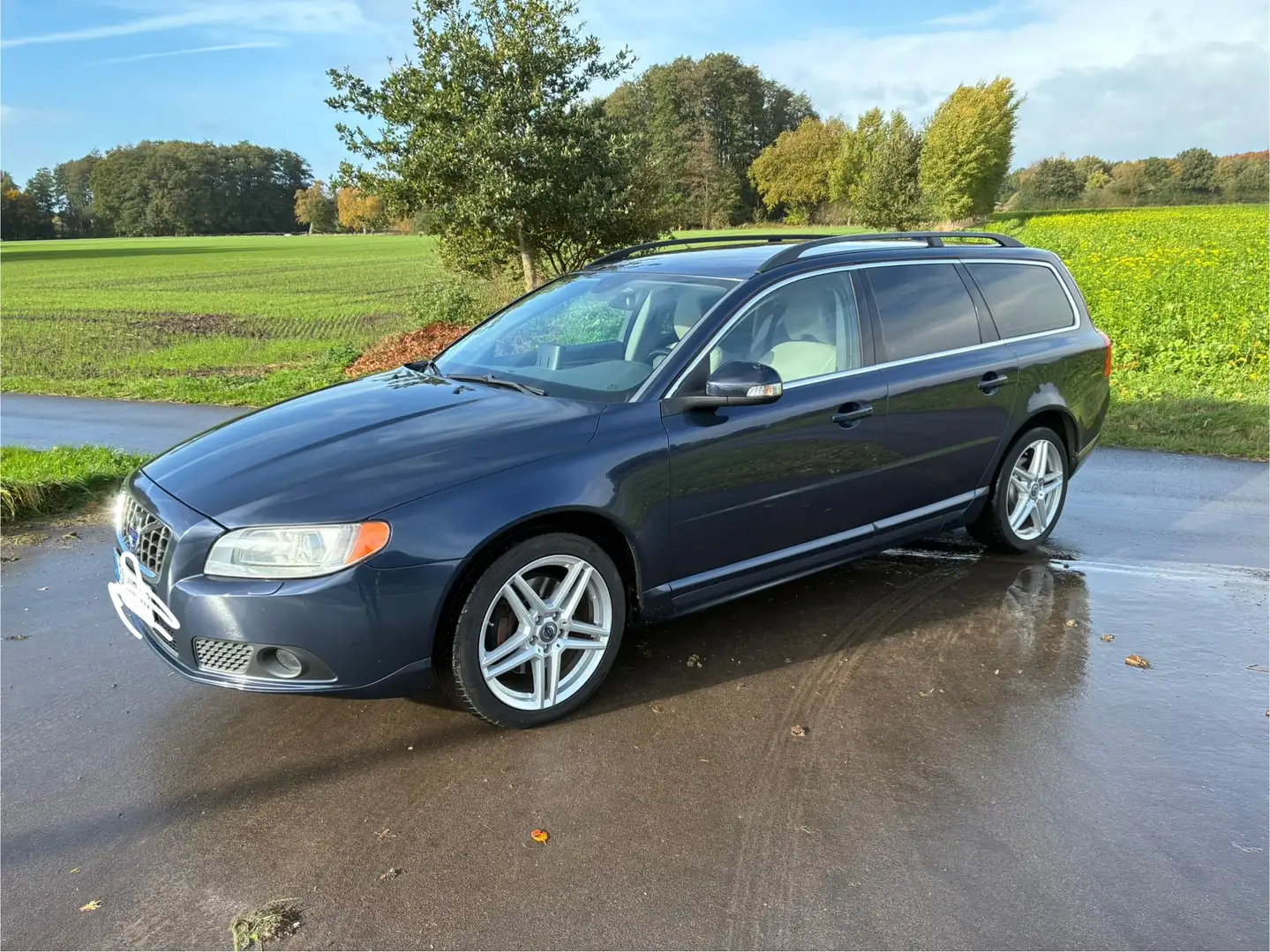 Volvo V70 V70 Diesel 2.4D Aut. Momentum Blau - 1