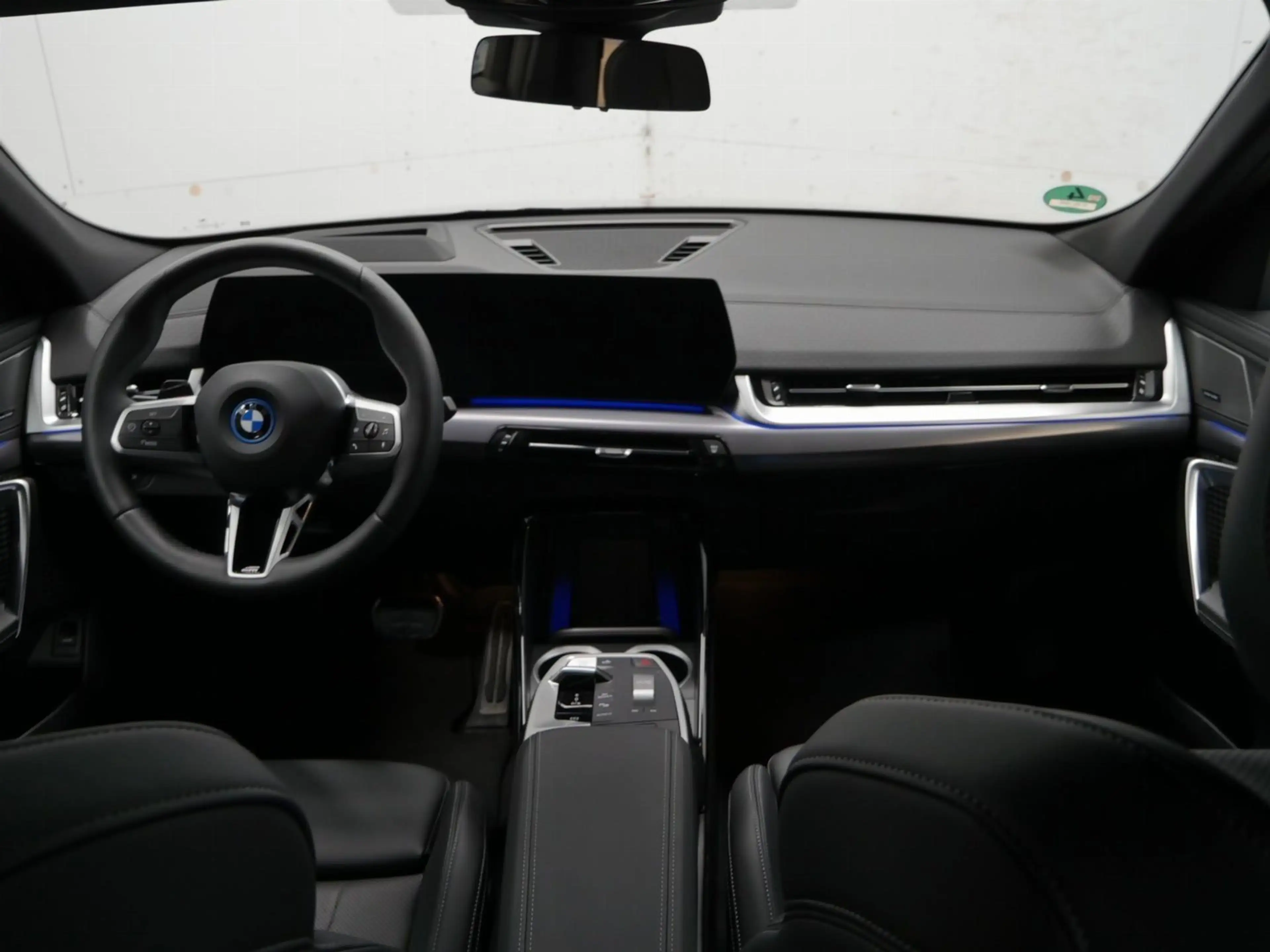 BMW iX2 xDrive30 M SPORT+AHK+E SITZE+HUD+KAMERA — photo 13
