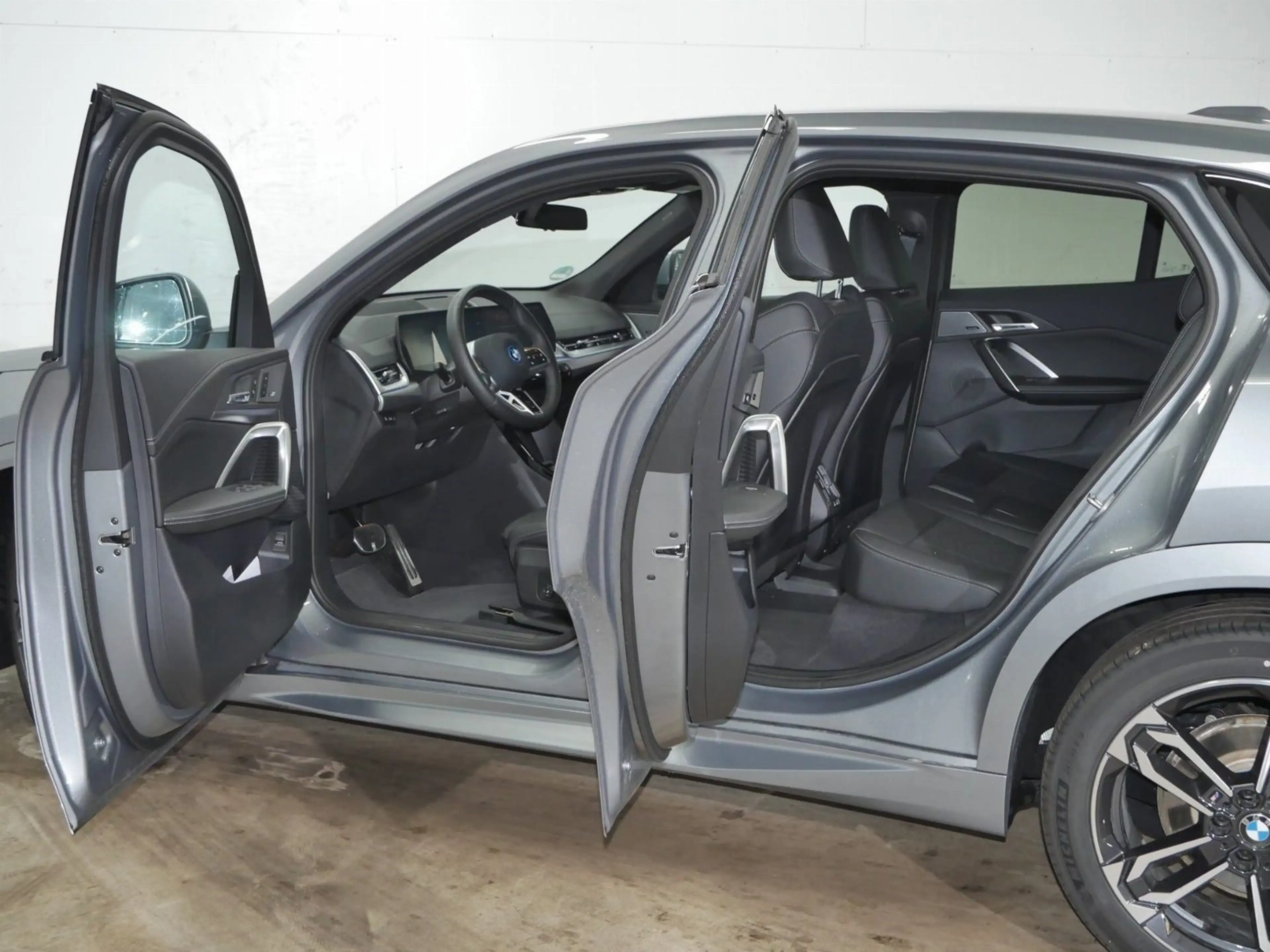 BMW iX2 xDrive30 M SPORT+AHK+E SITZE+HUD+KAMERA — photo 15