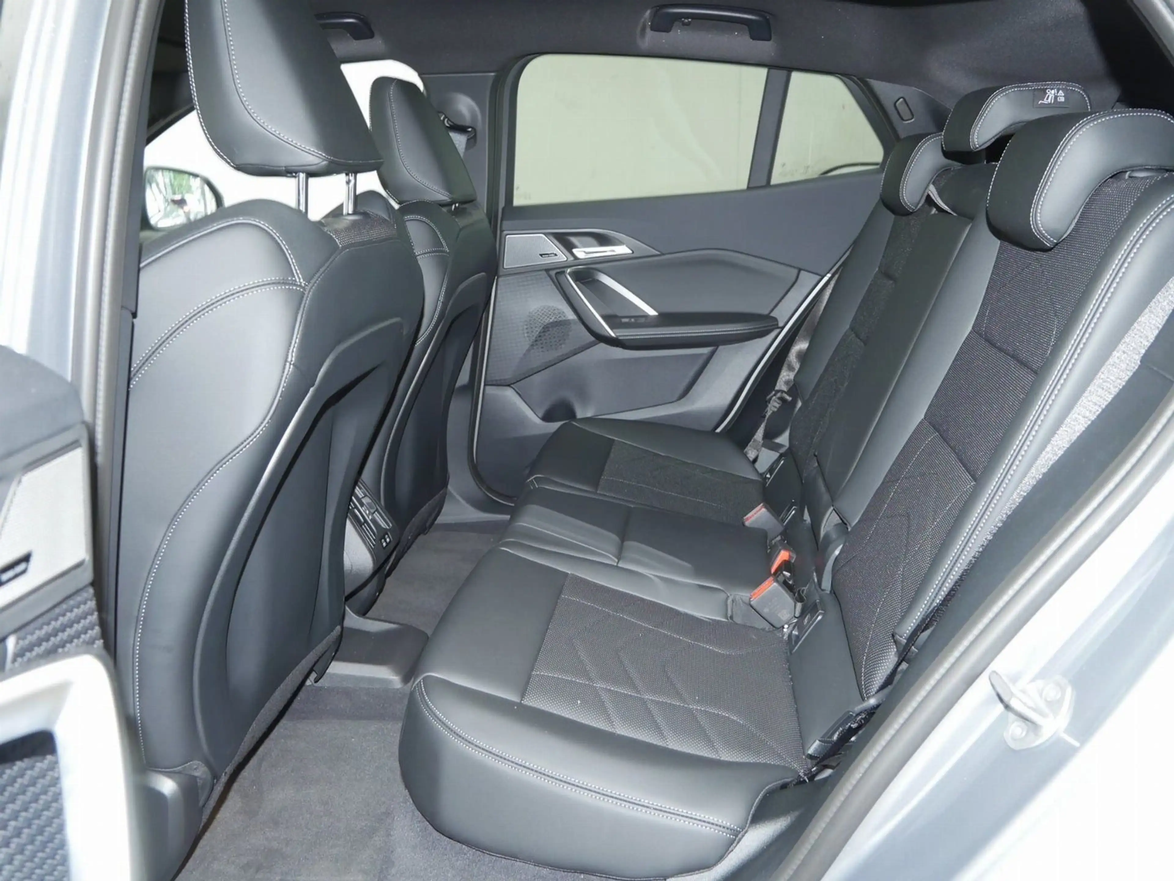 BMW iX2 xDrive30 M SPORT+AHK+E SITZE+HUD+KAMERA — photo 14