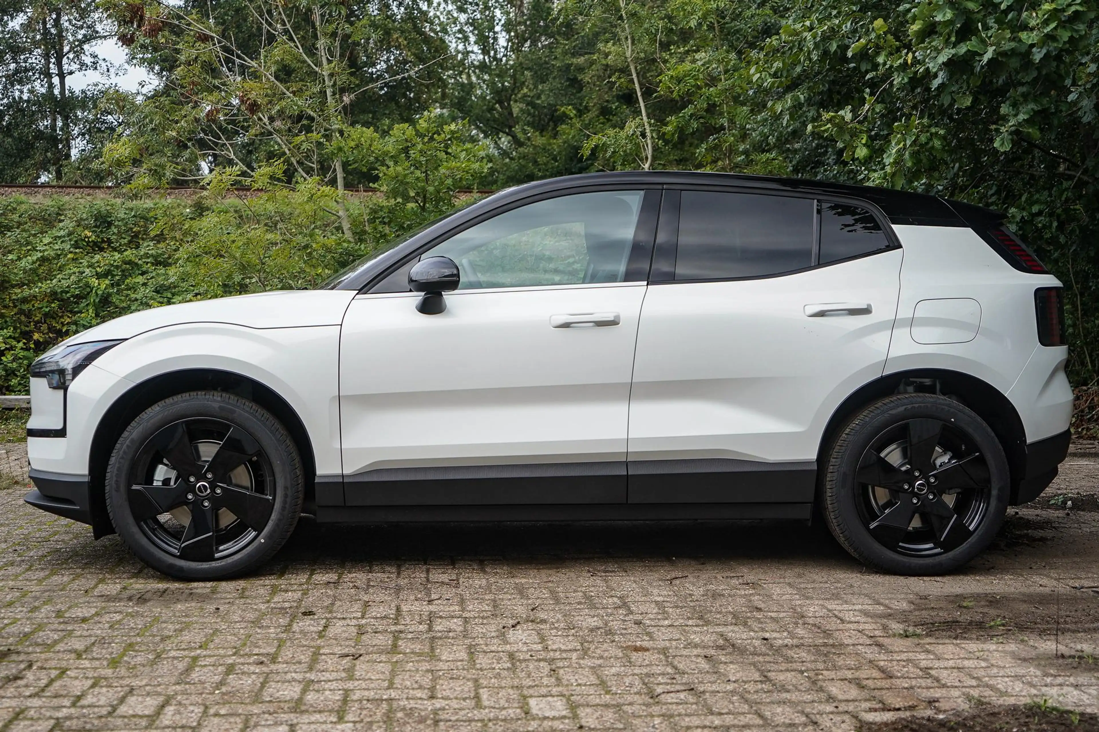 Volvo EX30 Single Motor Ext Range Plus Black Ed Europa 69 kWh — photo 3