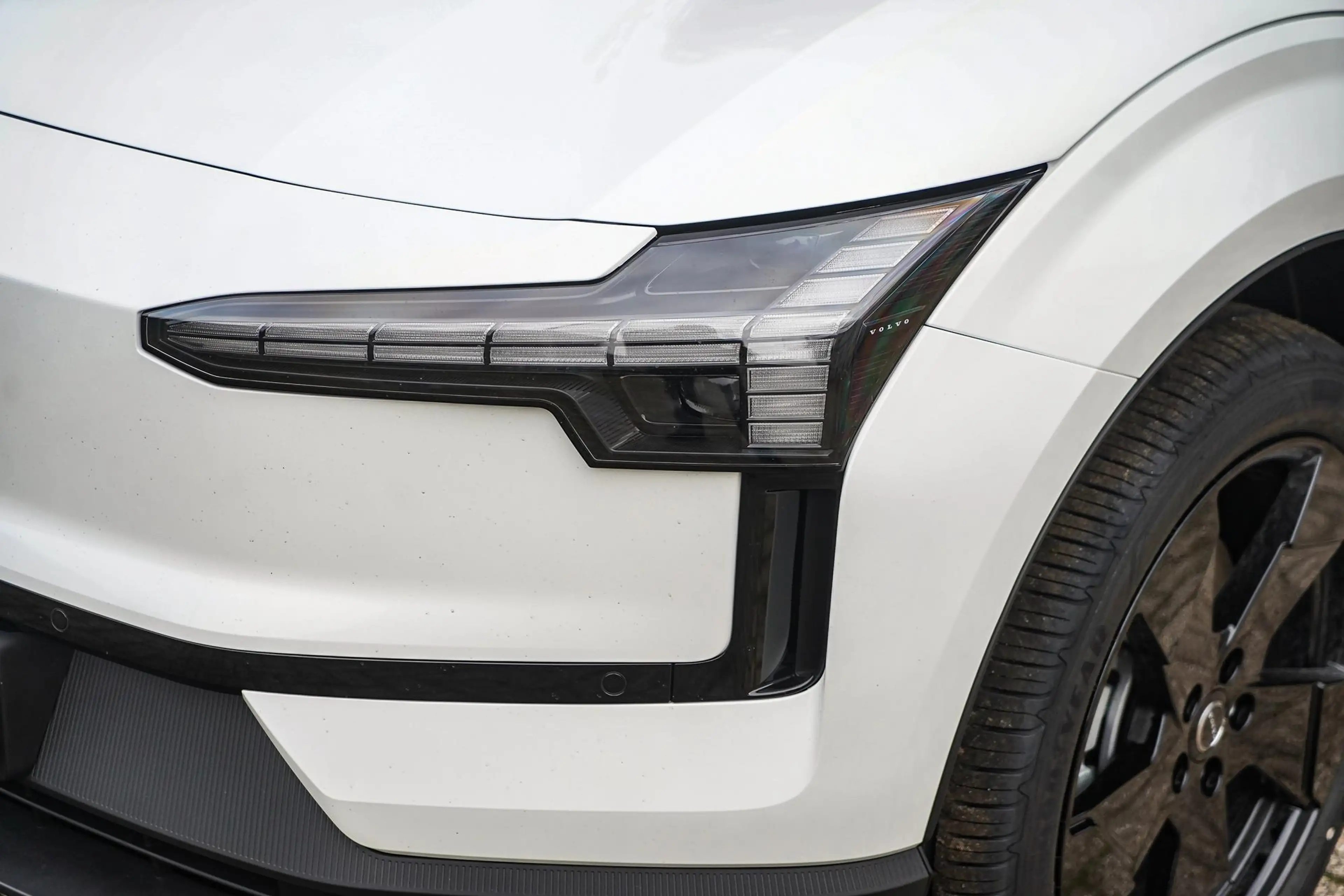 Volvo EX30 Single Motor Ext Range Plus Black Ed Europa 69 kWh — photo 4